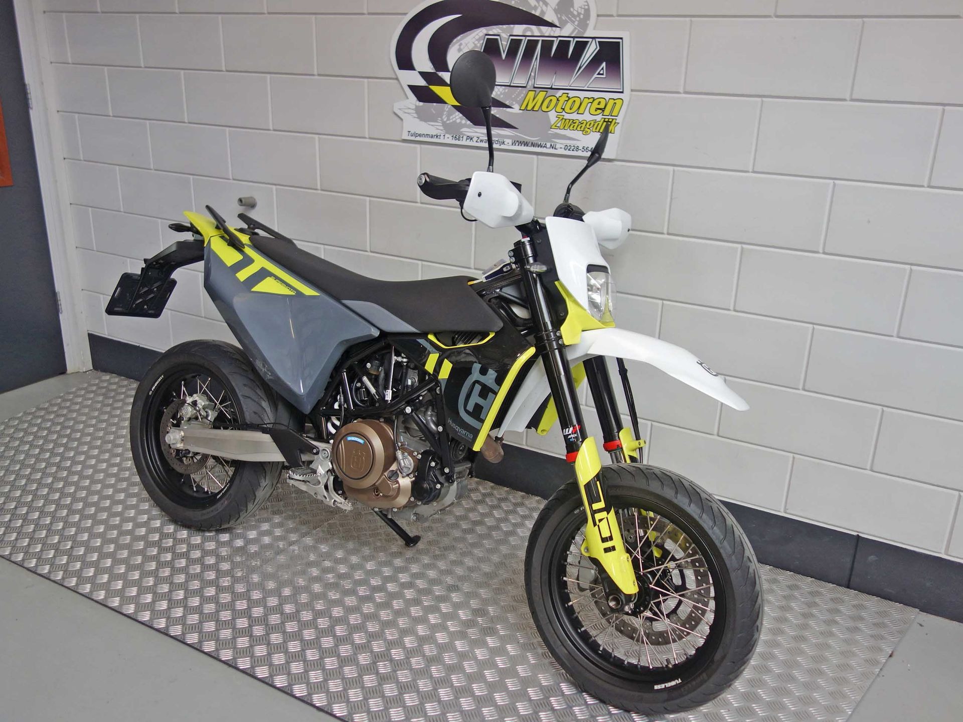 56630634-3 Gebruikte Husqvarna 701 Enduro supermotard met 693cc motor uit 2023 bij NIWA Motoren