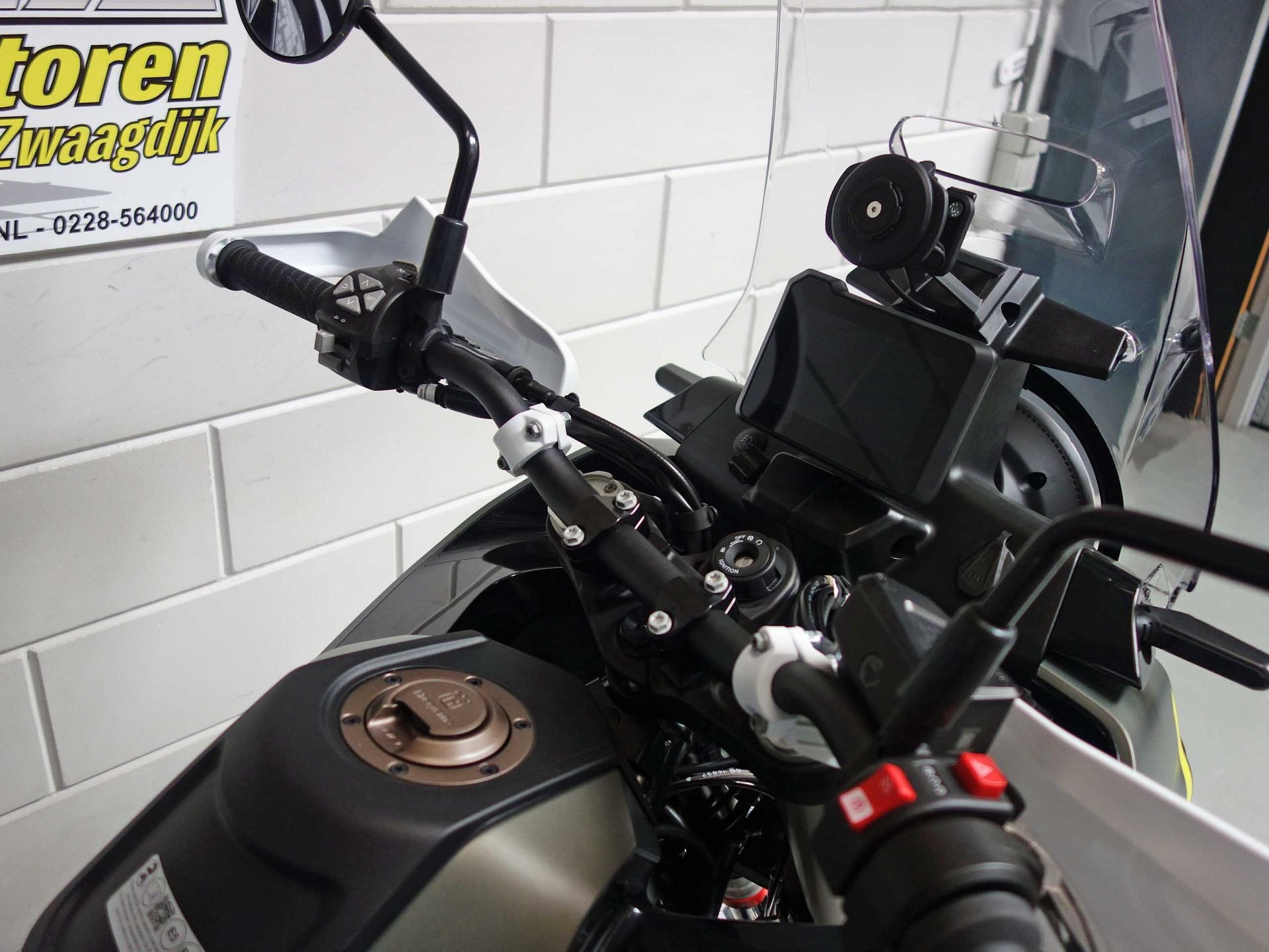 56630683-8 Nieuwe Husqvarna Norden 901 all-road met 889cc motor uit 2025 bij NIWA Motoren