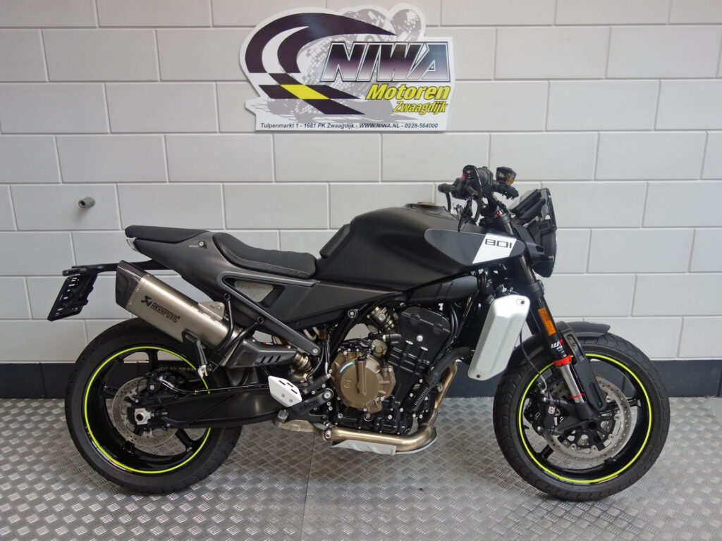 Nieuwe Husqvarna Svartpilen naked bike met 799cc motor uit 2025 bij NIWA Motoren