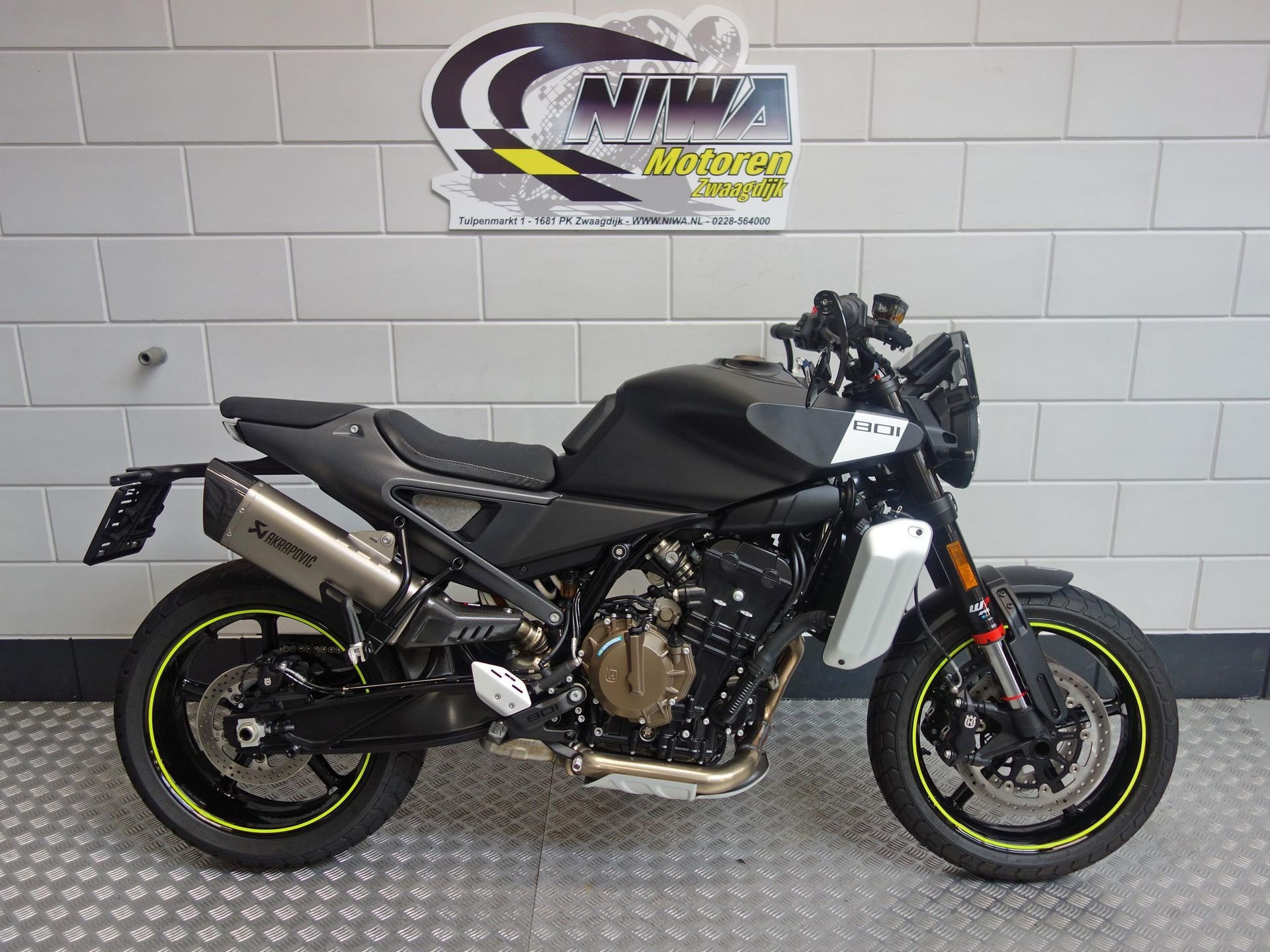 56630684-1 Nieuwe Husqvarna Svartpilen naked bike met 799cc motor uit 2025 bij NIWA Motoren