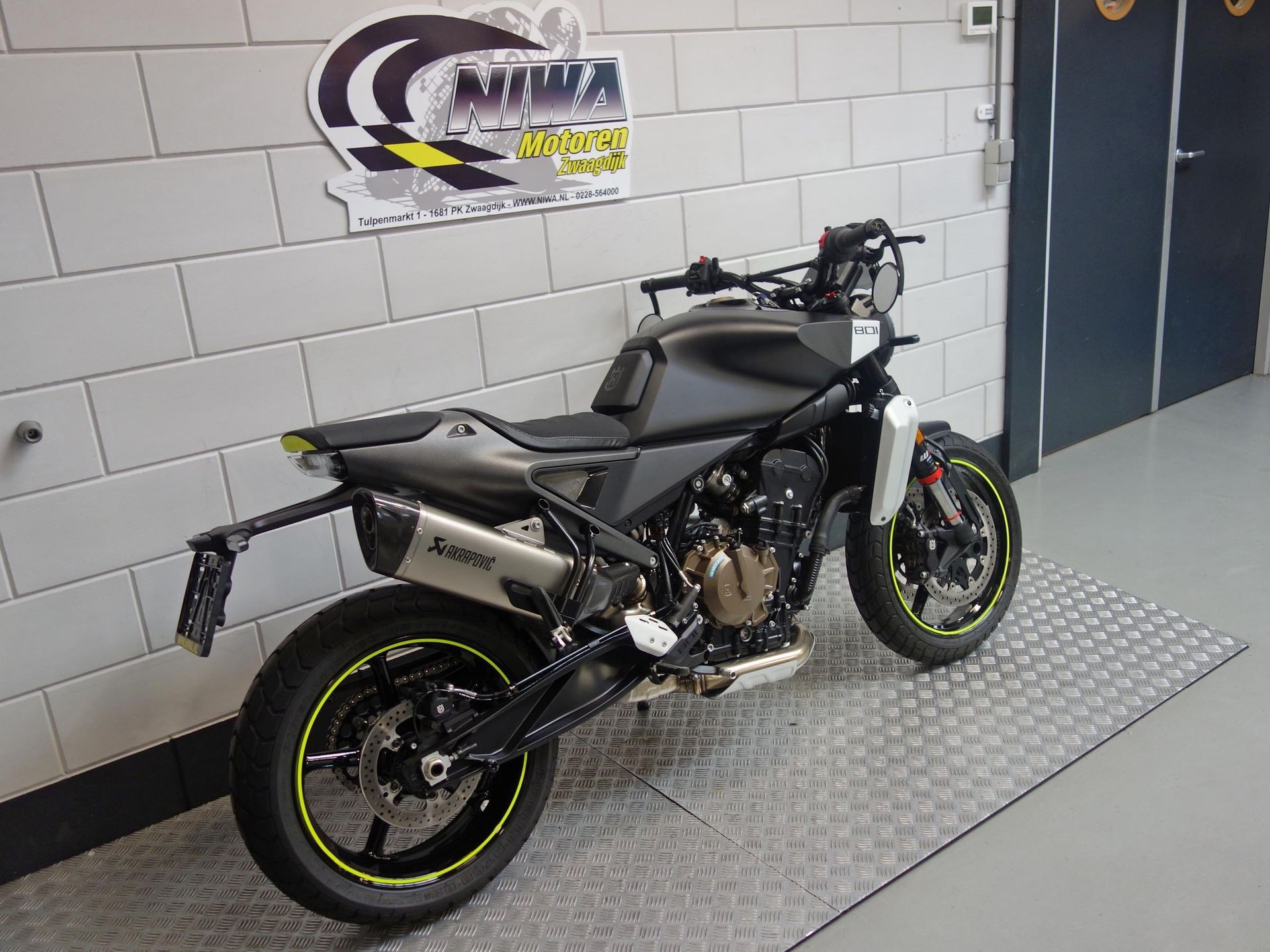56630684-2 Nieuwe Husqvarna Svartpilen naked bike met 799cc motor uit 2025 bij NIWA Motoren