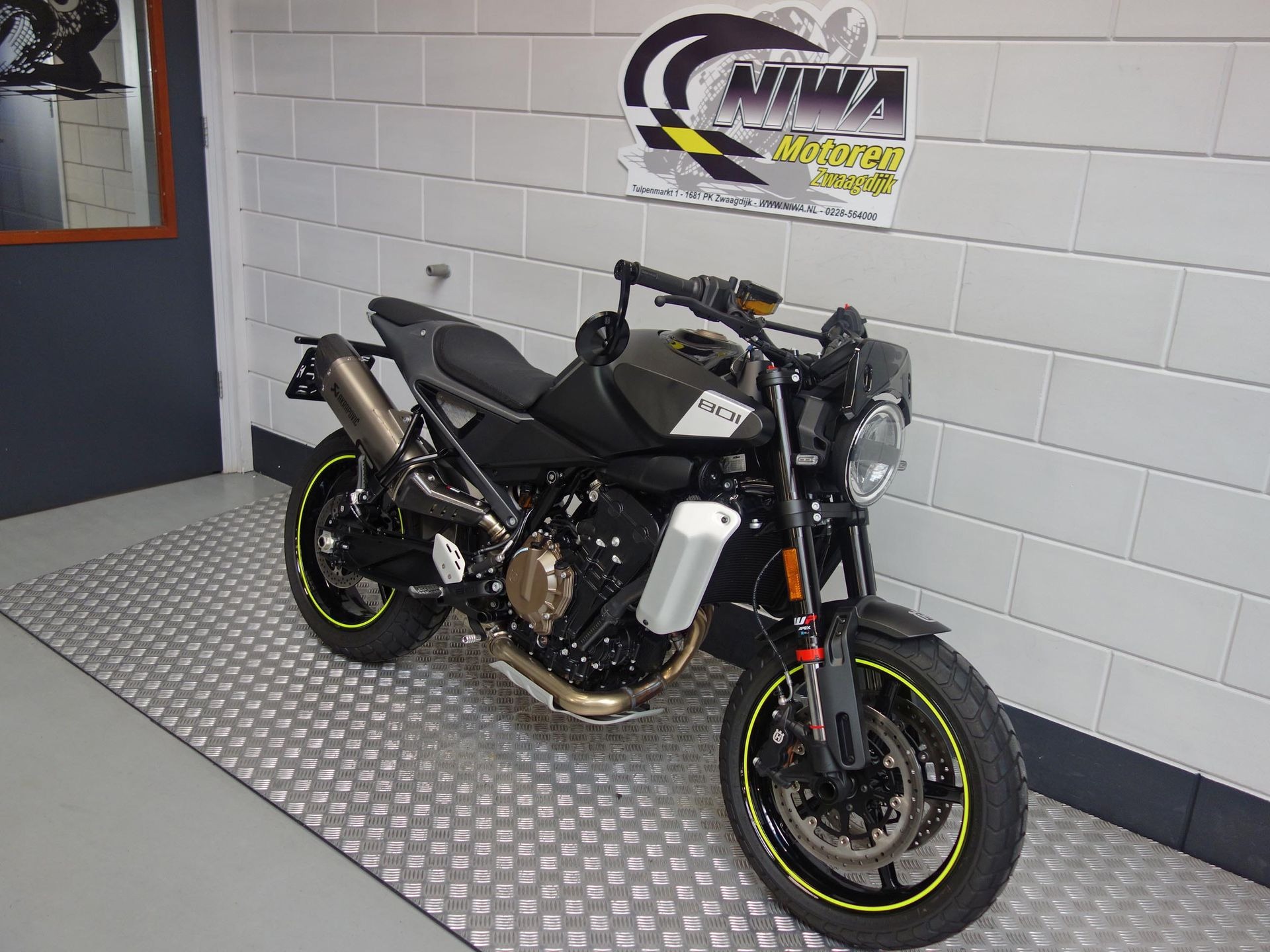 56630684-3 Nieuwe Husqvarna Svartpilen naked bike met 799cc motor uit 2025 bij NIWA Motoren