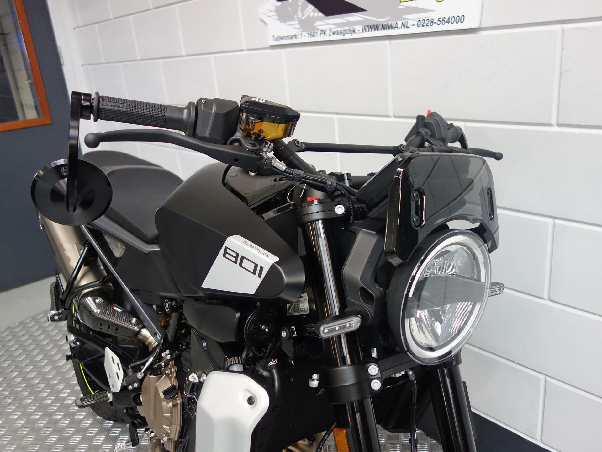 56630684-4 Nieuwe Husqvarna Svartpilen naked bike met 799cc motor uit 2025 bij NIWA Motoren
