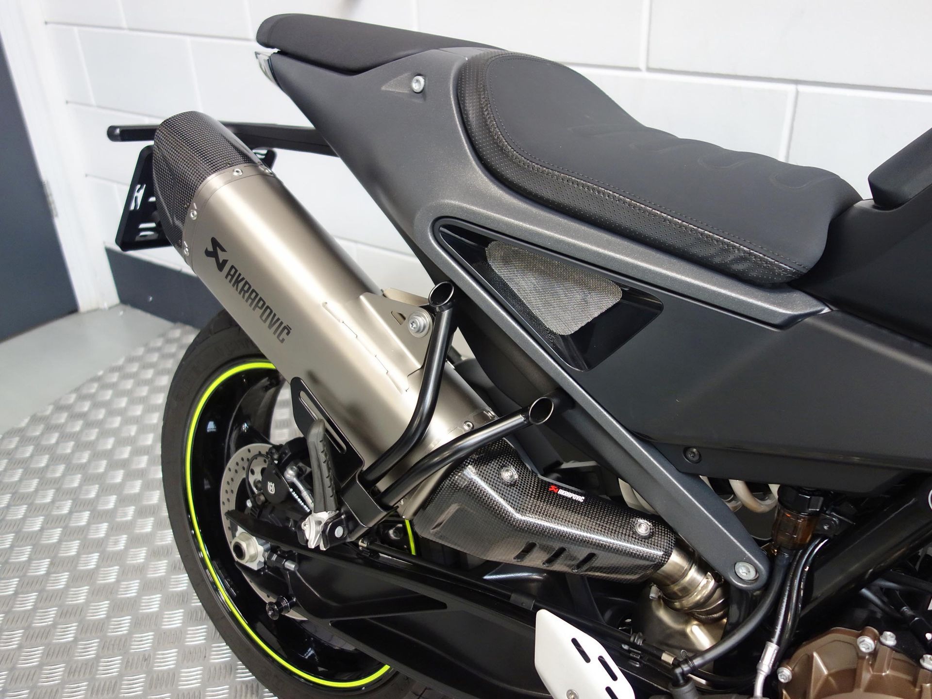 56630684-5 Nieuwe Husqvarna Svartpilen naked bike met 799cc motor uit 2025 bij NIWA Motoren