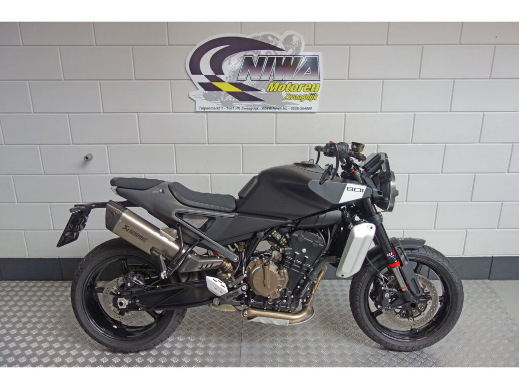 Nieuwe Husqvarna Svartpilen naked bike met 799cc motor uit 2025 bij NIWA Motoren