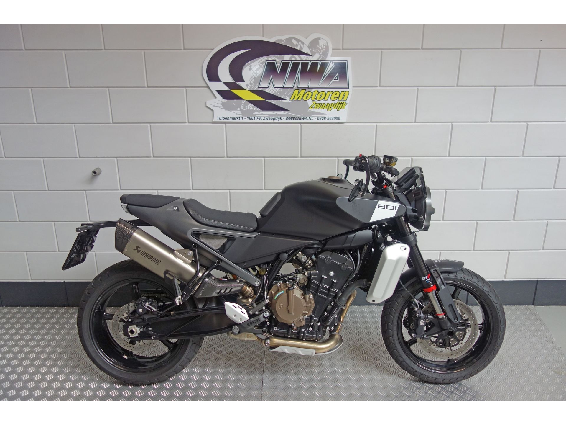 56630687-1 Nieuwe Husqvarna Svartpilen naked bike met 799cc motor uit 2025 bij NIWA Motoren