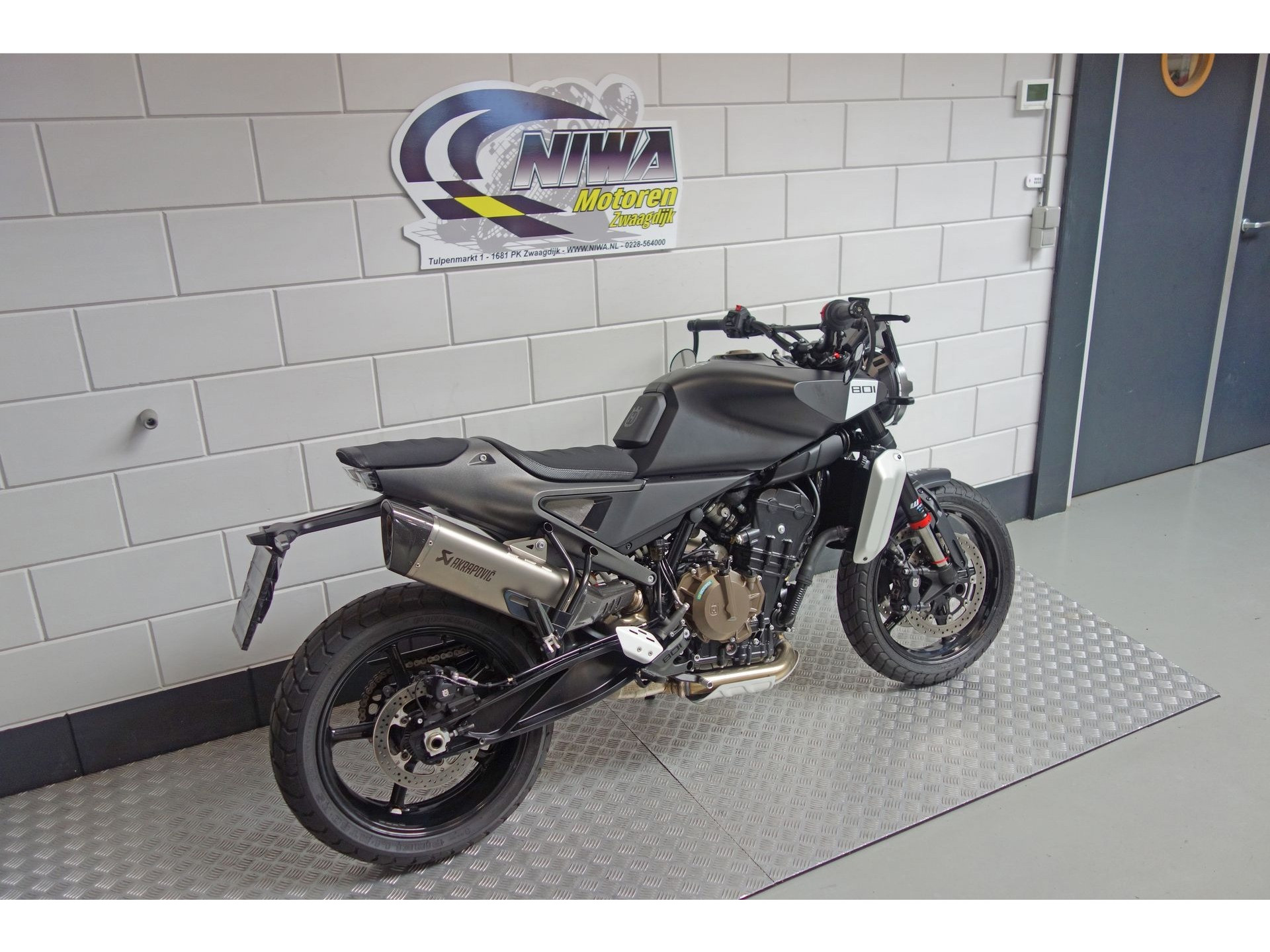 56630687-3 Nieuwe Husqvarna Svartpilen naked bike met 799cc motor uit 2025 bij NIWA Motoren