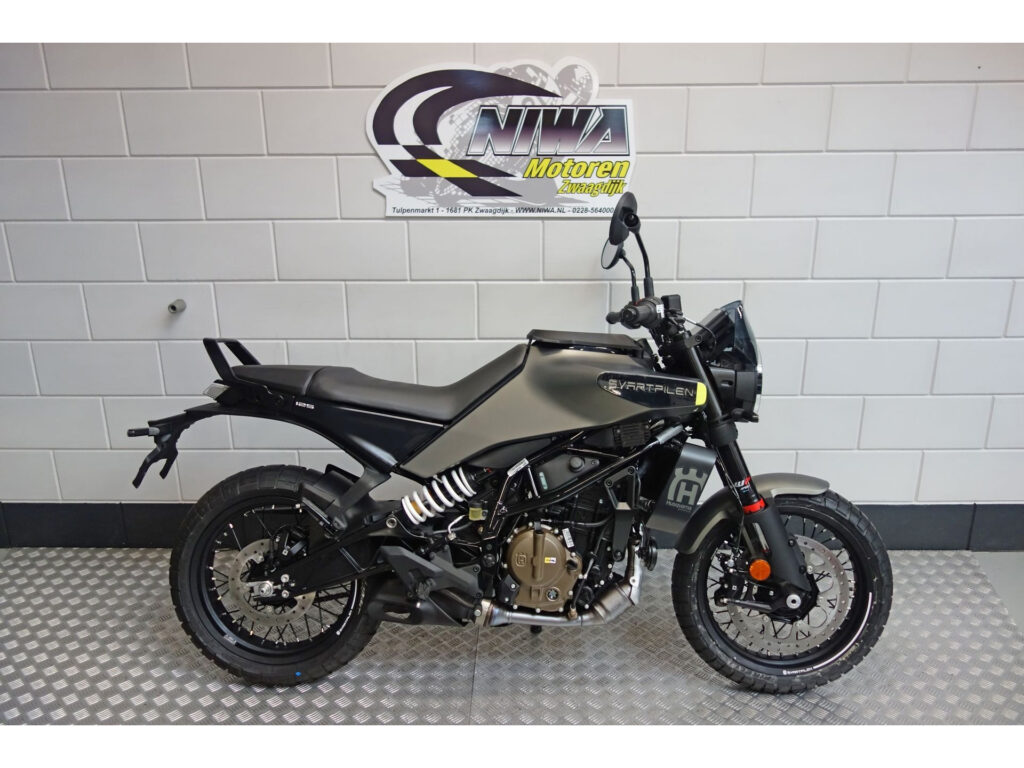 Nieuwe Husqvarna Svartpilen naked bike met 125cc motor uit 2025 bij NIWA Motoren