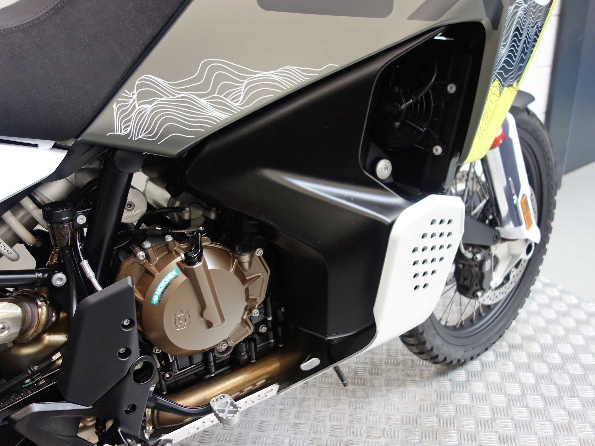56630703-8 Gebruikte Husqvarna Norden 901 all-road met cc motor uit 2025 bij NIWA Motoren