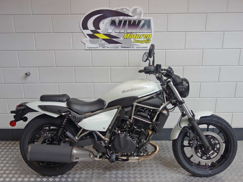 Nieuwe Kawasaki Eliminator 500 chopper met 451cc motor uit 2026 bij NIWA Motoren