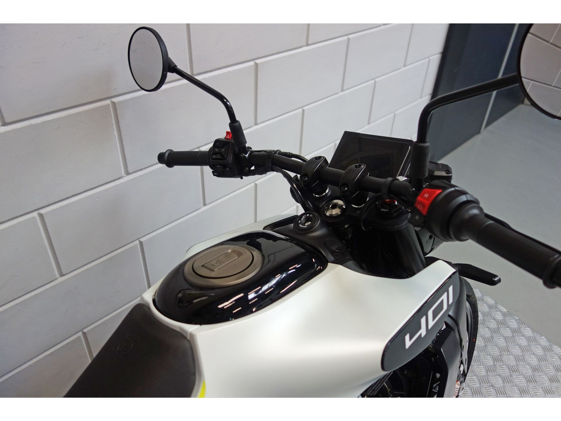 56630726-4 Nieuwe Husqvarna Vitpilen naked bike met cc motor uit 2025 bij NIWA Motoren