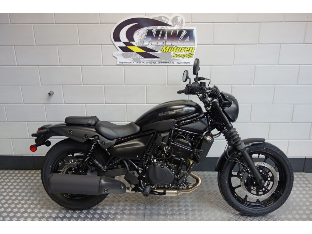 Gebruikte Kawasaki Eliminator 500 chopper met 451cc motor uit 2024 bij NIWA Motoren