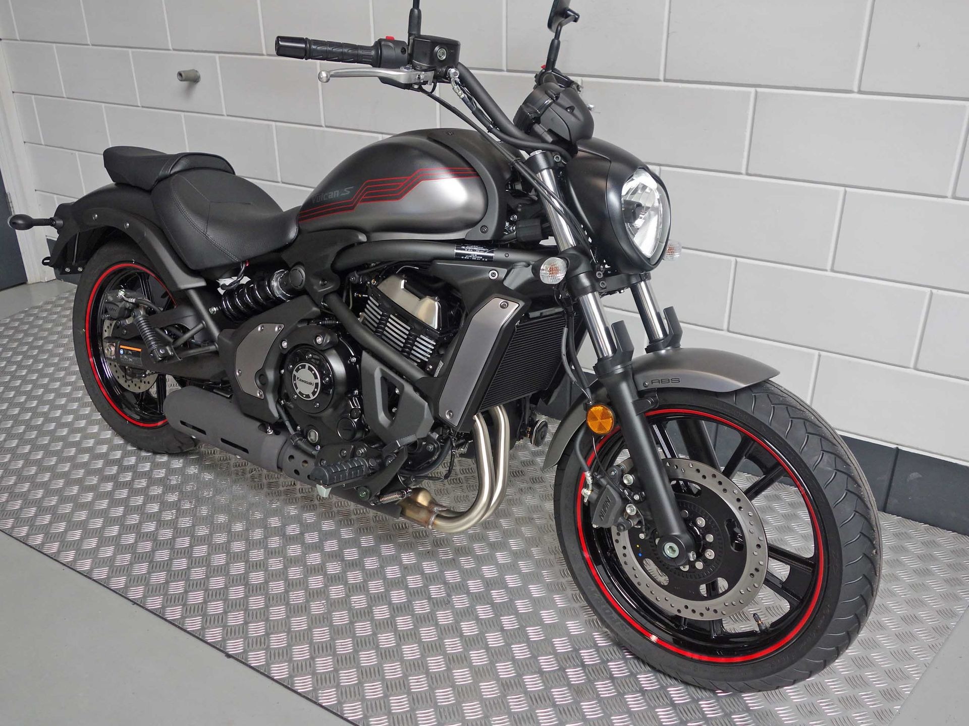 56631685-6 Nieuwe Kawasaki Vulcan chopper met 649cc motor uit 2026 bij NIWA Motoren
