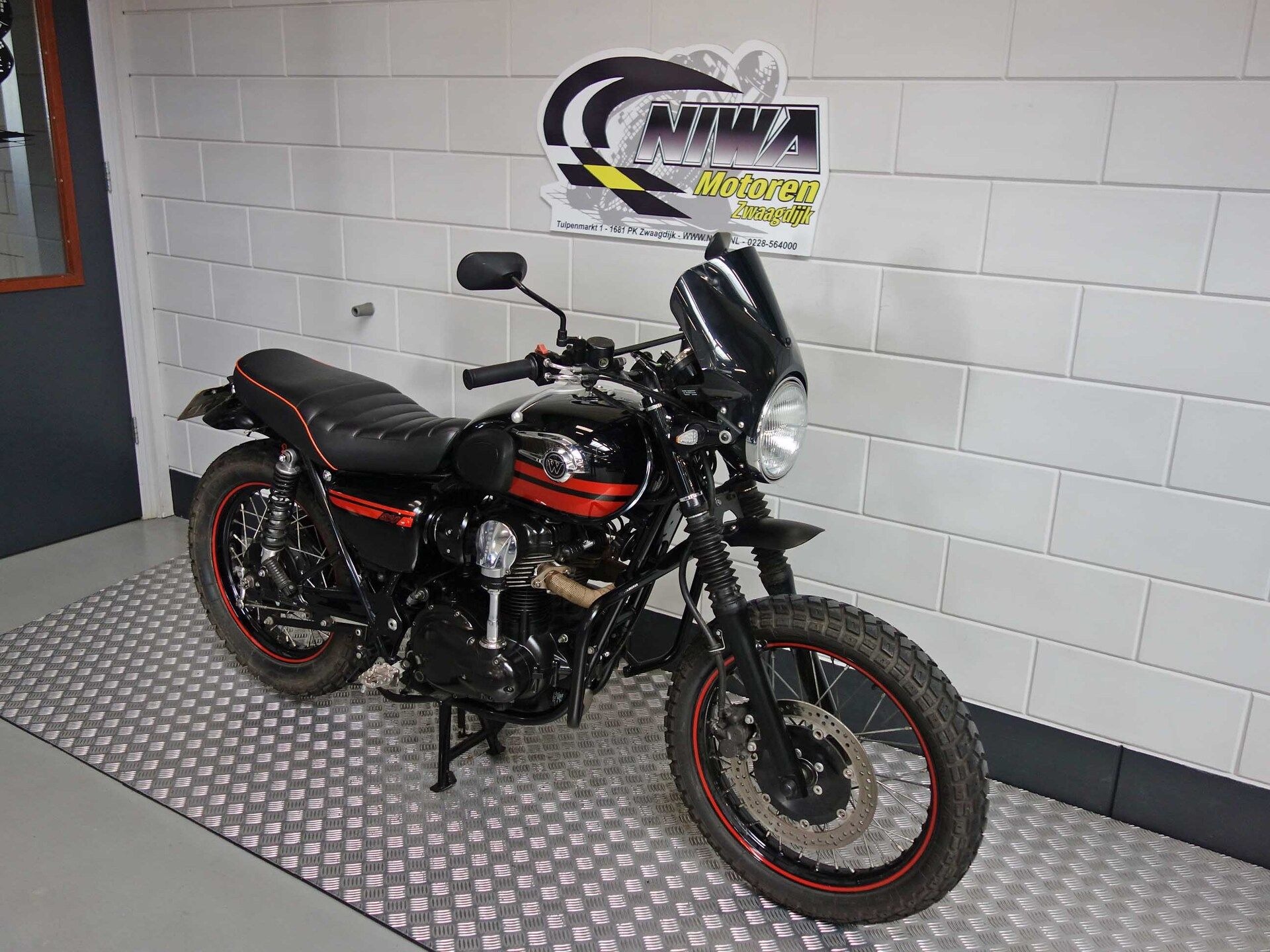 56631702-2 Gebruikte Kawasaki W800 naked bike met 773cc motor uit 2014 bij NIWA Motoren