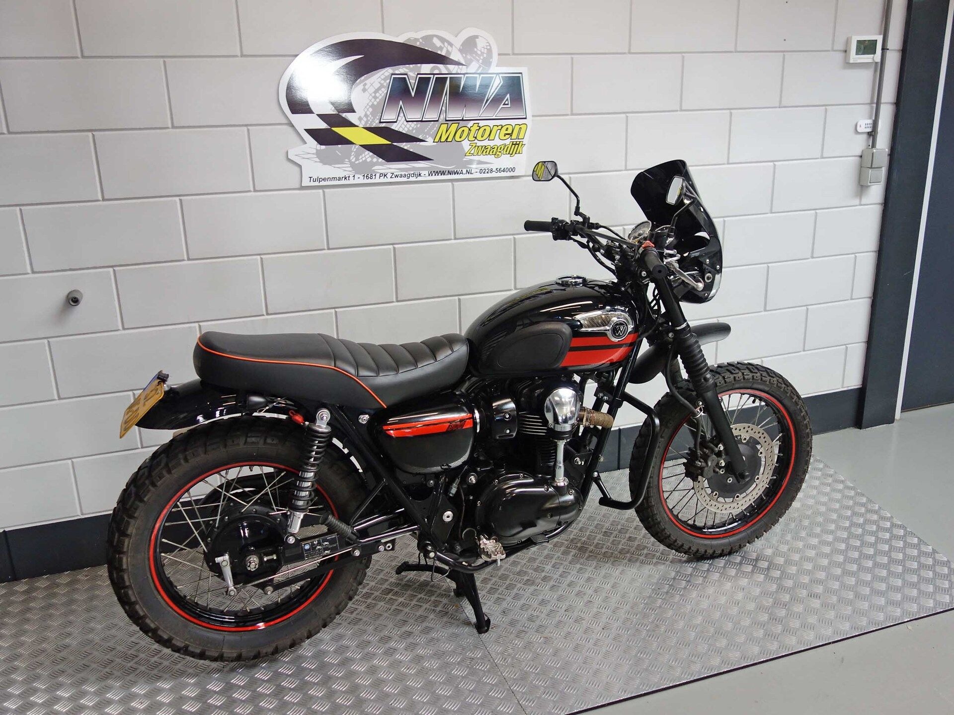 56631702-3 Gebruikte Kawasaki W800 naked bike met 773cc motor uit 2014 bij NIWA Motoren