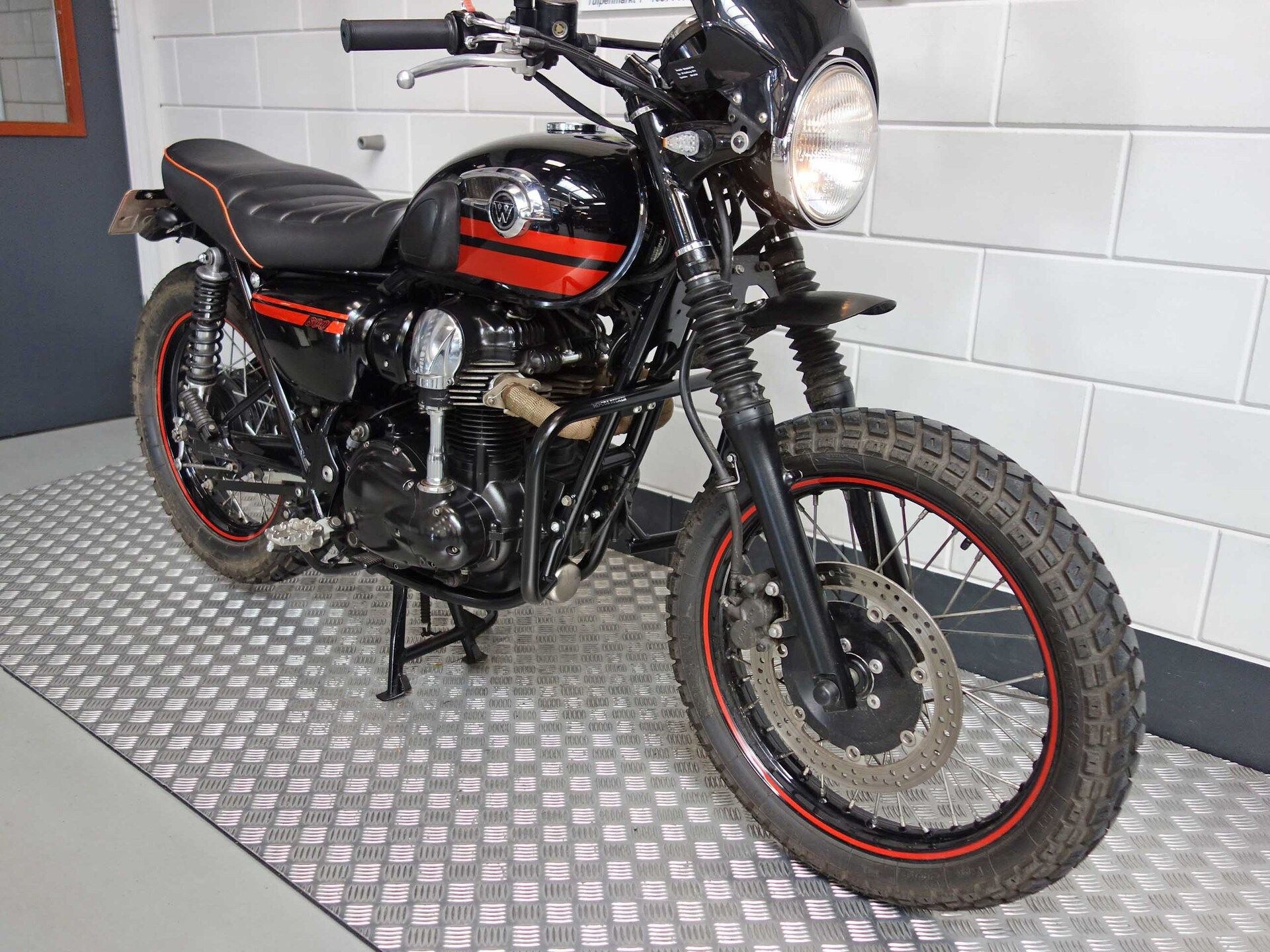 56631702-6 Gebruikte Kawasaki W800 naked bike met 773cc motor uit 2014 bij NIWA Motoren
