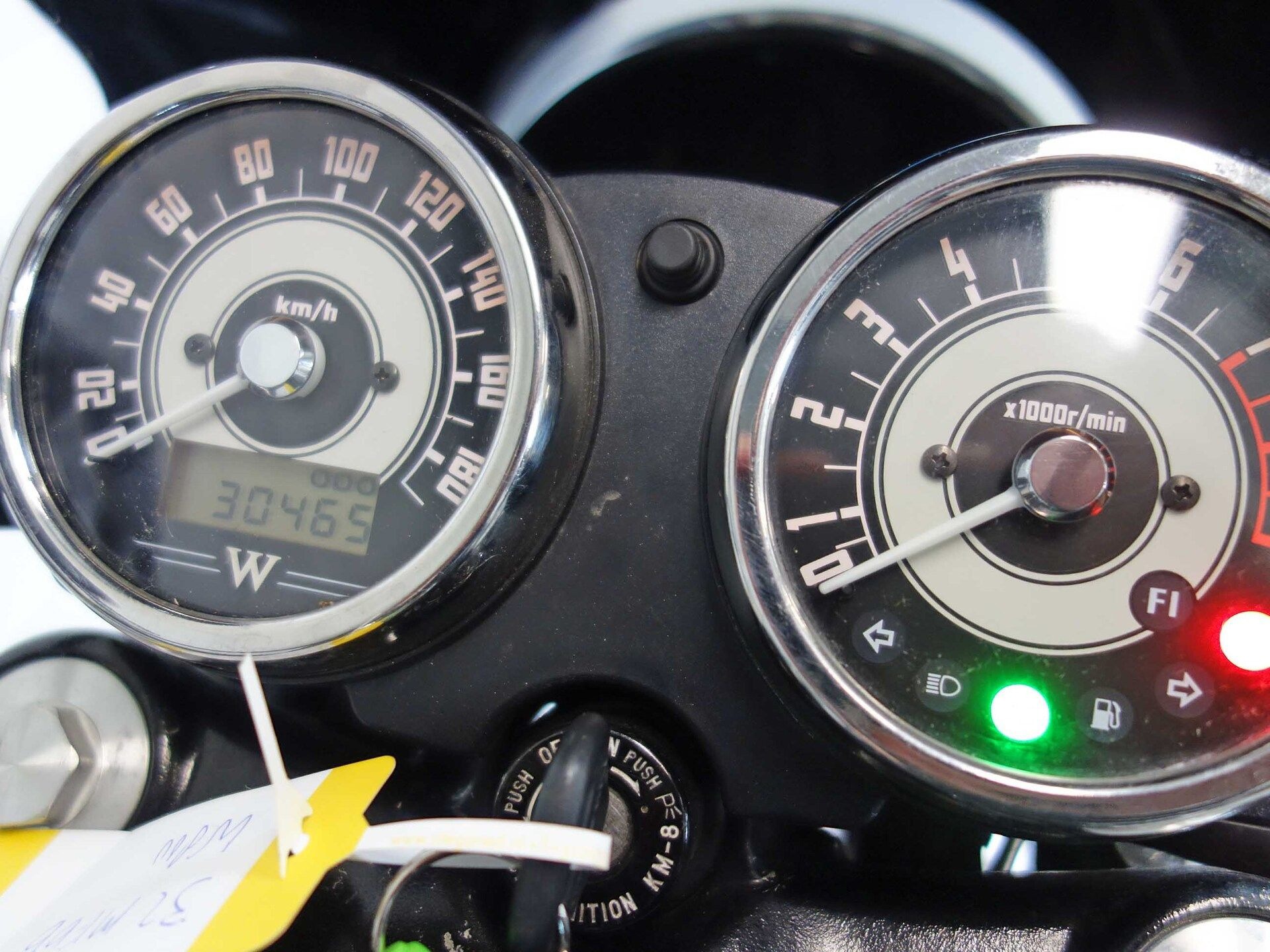 56631702-7 Gebruikte Kawasaki W800 naked bike met 773cc motor uit 2014 bij NIWA Motoren