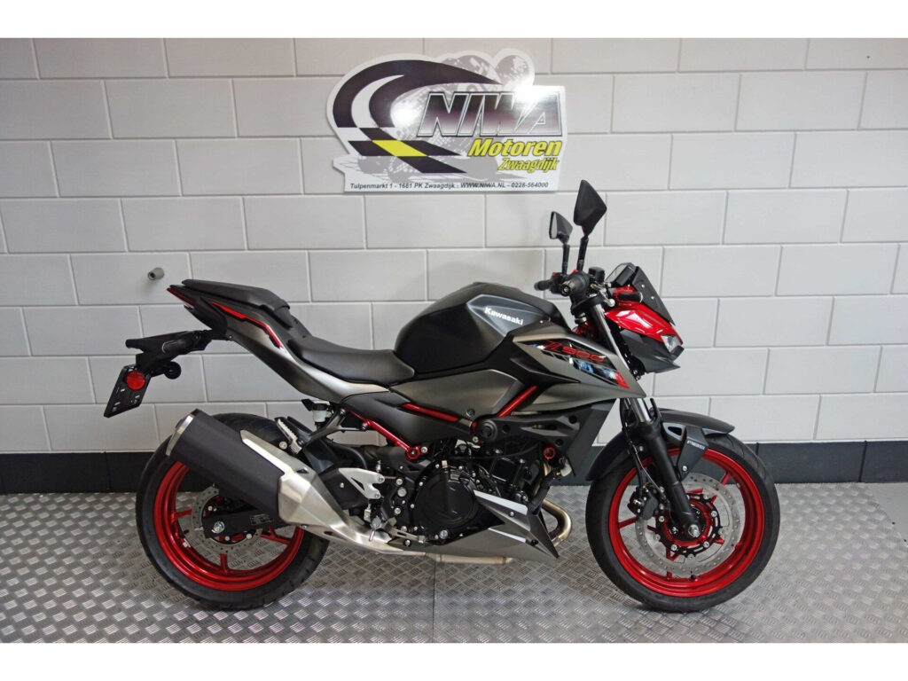 Nieuwe Kawasaki Z500 naked bike met 451cc motor uit 2025 bij NIWA Motoren