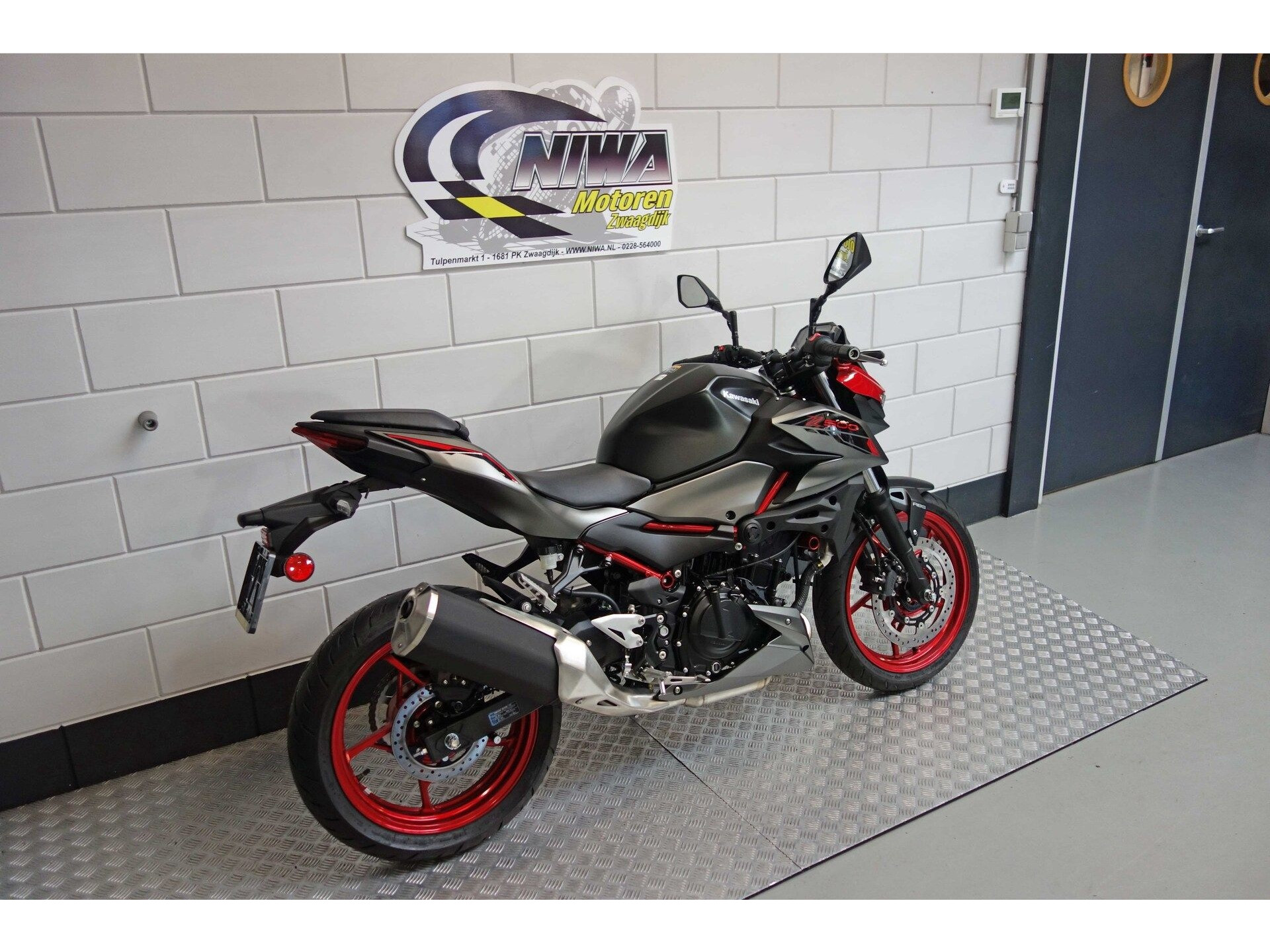 56631704-2 Nieuwe Kawasaki Z500 naked bike met 451cc motor uit 2025 bij NIWA Motoren