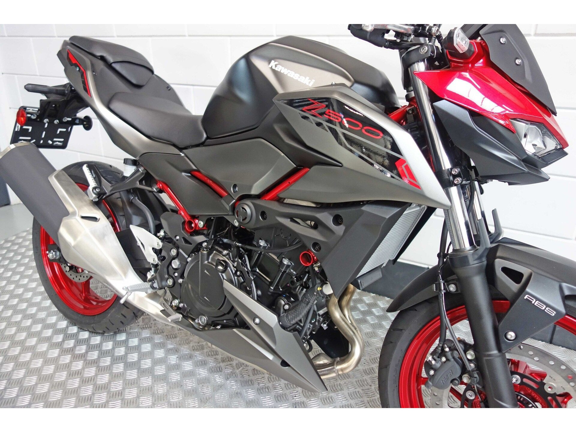56631704-3 Nieuwe Kawasaki Z500 naked bike met 451cc motor uit 2025 bij NIWA Motoren