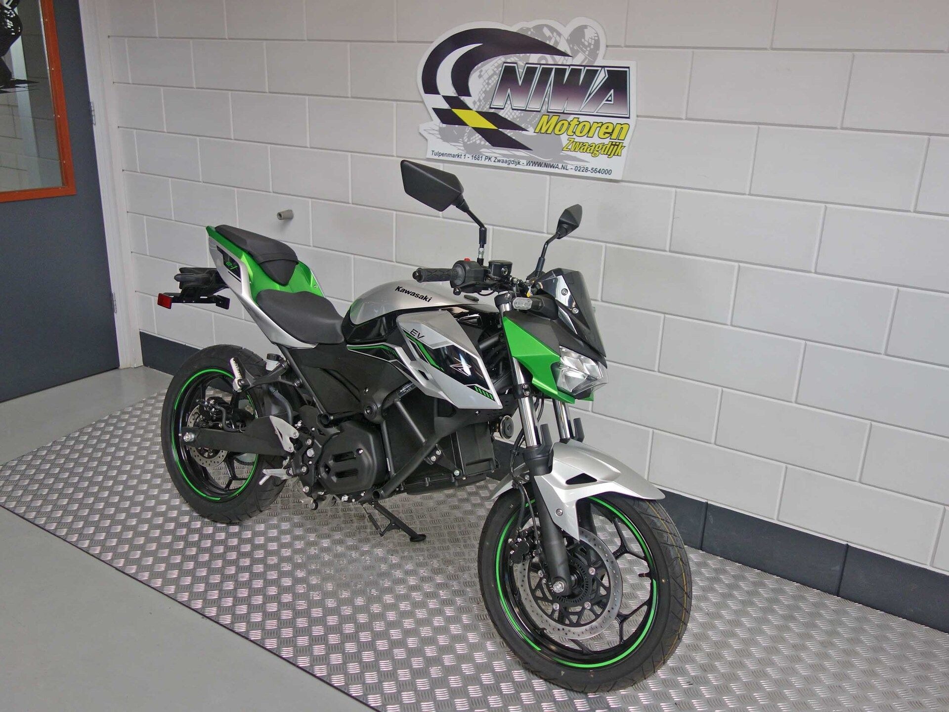 56631720-2 Nieuwe Kawasaki naked bike met cc motor uit 2024 bij NIWA Motoren
