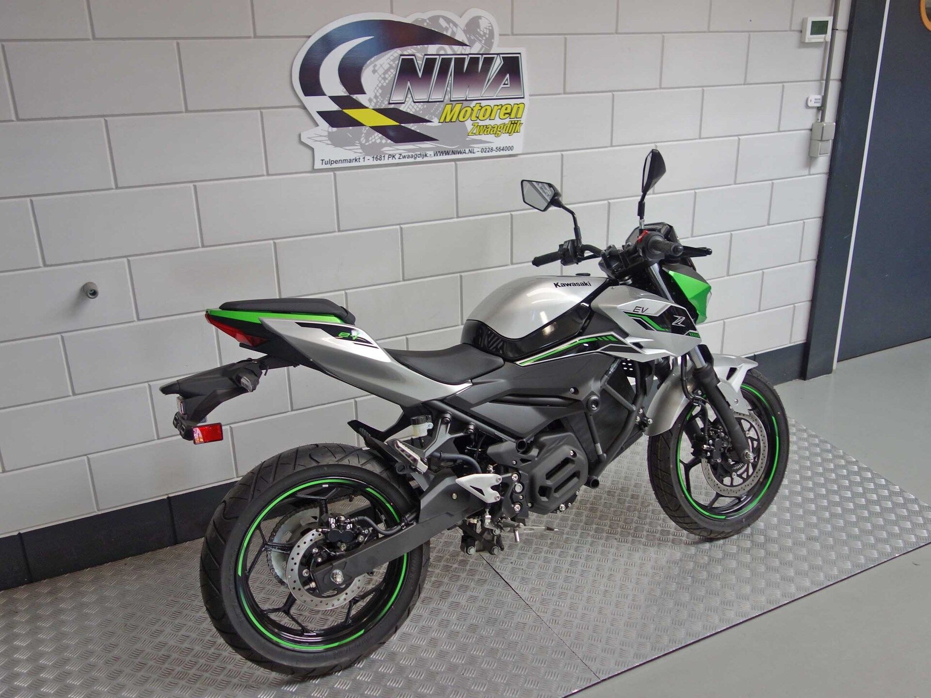 56631720-3 Nieuwe Kawasaki naked bike met cc motor uit 2024 bij NIWA Motoren