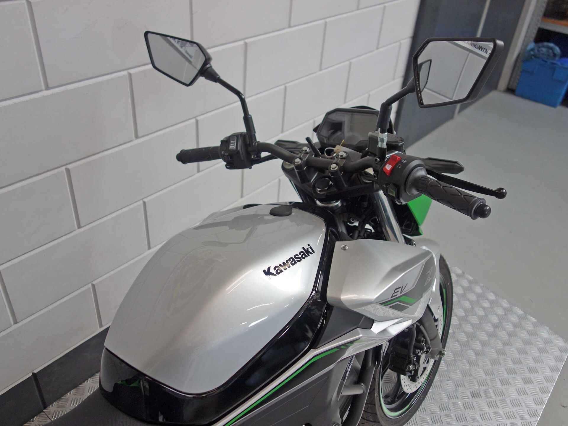 56631720-4 Nieuwe Kawasaki naked bike met cc motor uit 2024 bij NIWA Motoren
