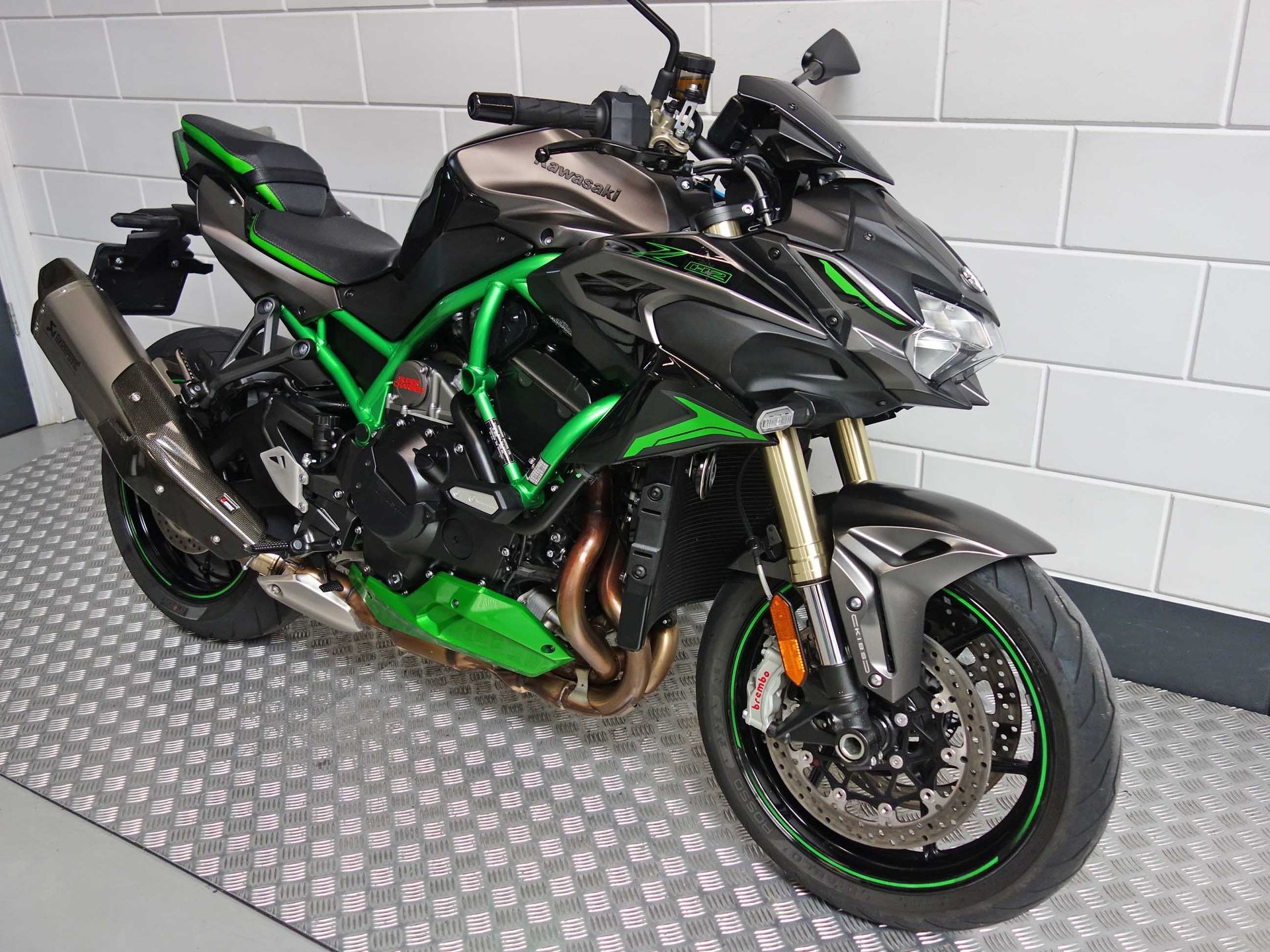 56631731-6 Gebruikte Kawasaki Z H2 naked bike met 998cc motor uit 2024 bij NIWA Motoren