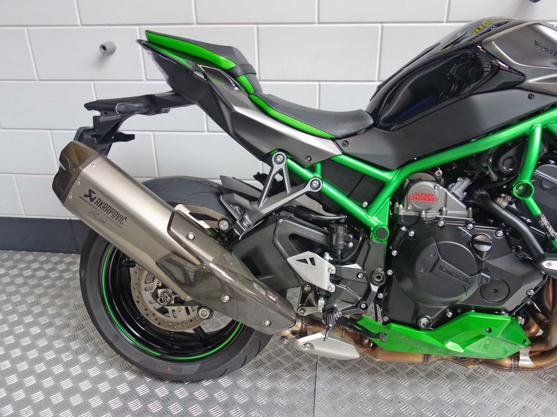 56631731-7 Gebruikte Kawasaki Z H2 naked bike met 998cc motor uit 2024 bij NIWA Motoren
