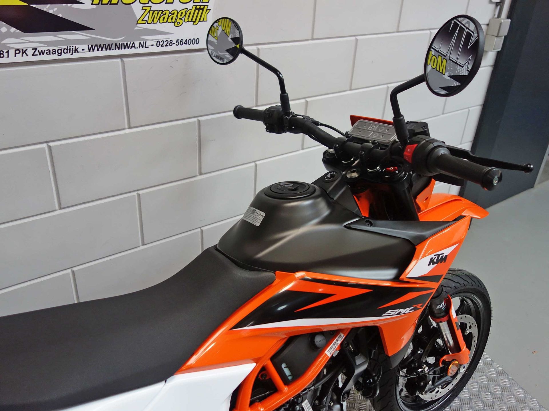 56632031-3 Nieuwe KTM 125 supermotard met 125cc motor uit 2025 bij NIWA Motoren