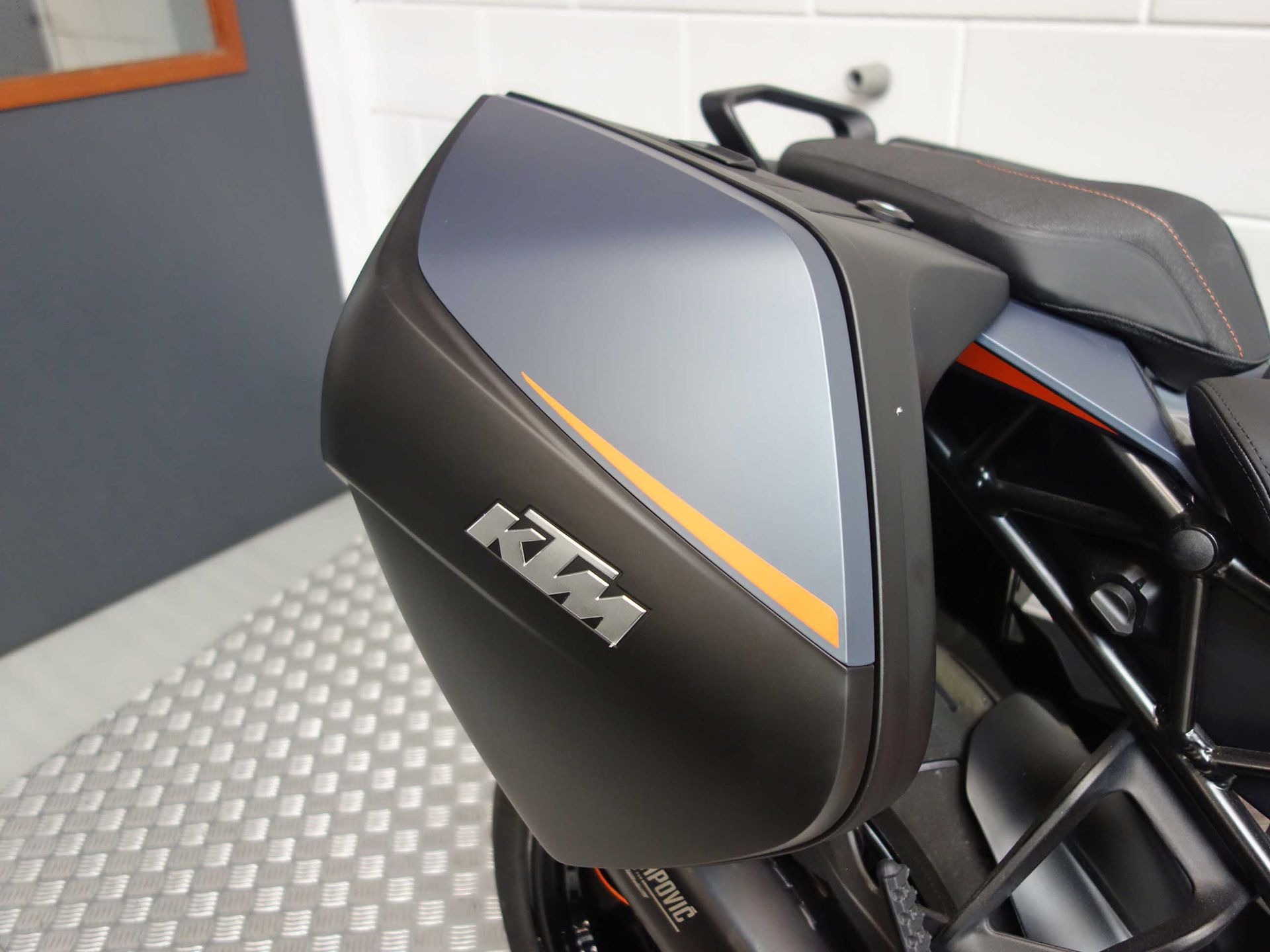 56632128-6 Nieuwe KTM 1290 tour met 1301cc motor uit 2024 bij NIWA Motoren