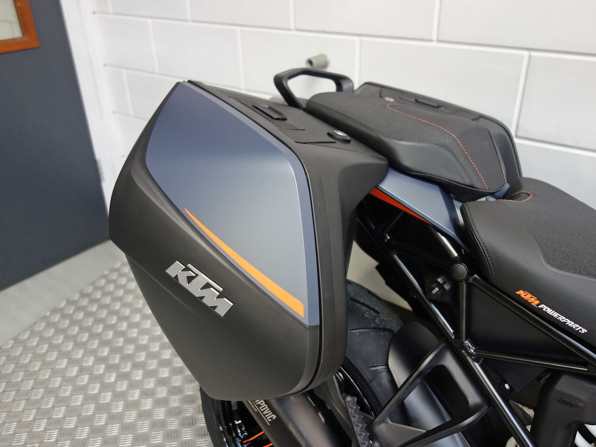 56632140-6 Nieuwe KTM 1290 tour met 1301cc motor uit 2024 bij NIWA Motoren