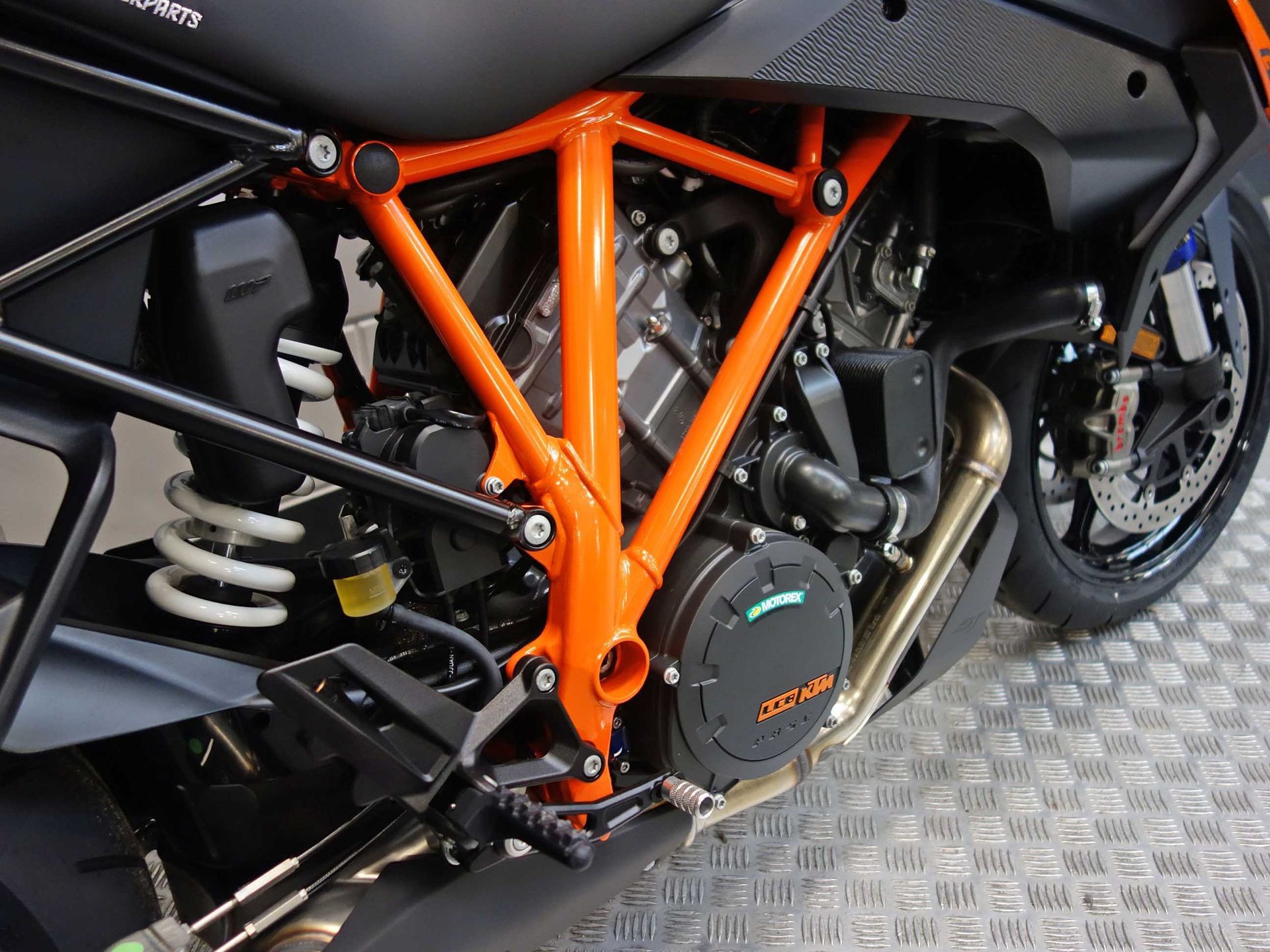 56632140-8 Nieuwe KTM 1290 tour met 1301cc motor uit 2024 bij NIWA Motoren