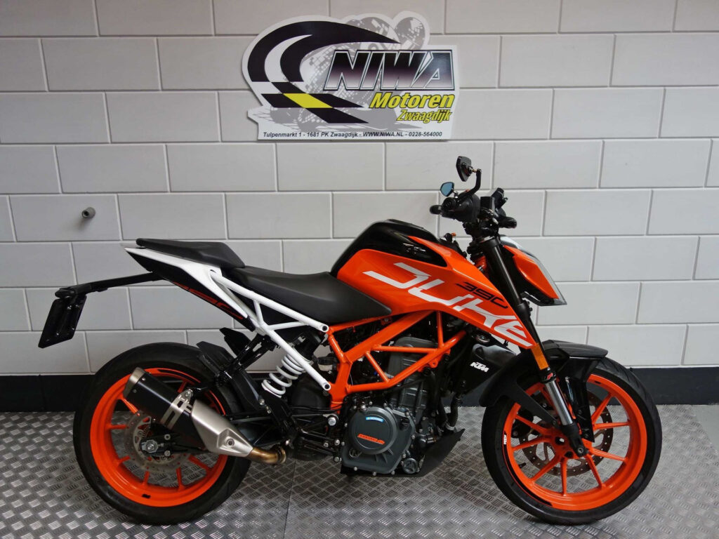 Gebruikte KTM 390 naked bike met 373cc motor uit 2017 bij NIWA Motoren