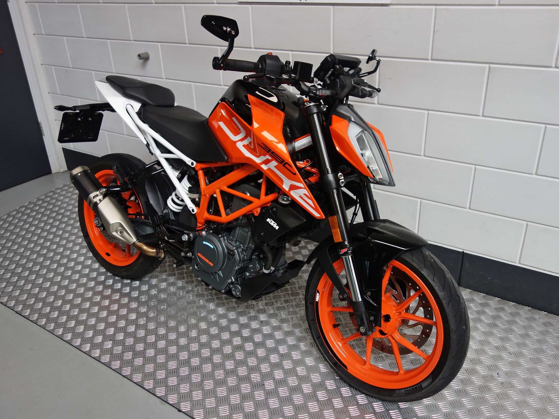 56632281-4 Gebruikte KTM 390 naked bike met 373cc motor uit 2017 bij NIWA Motoren