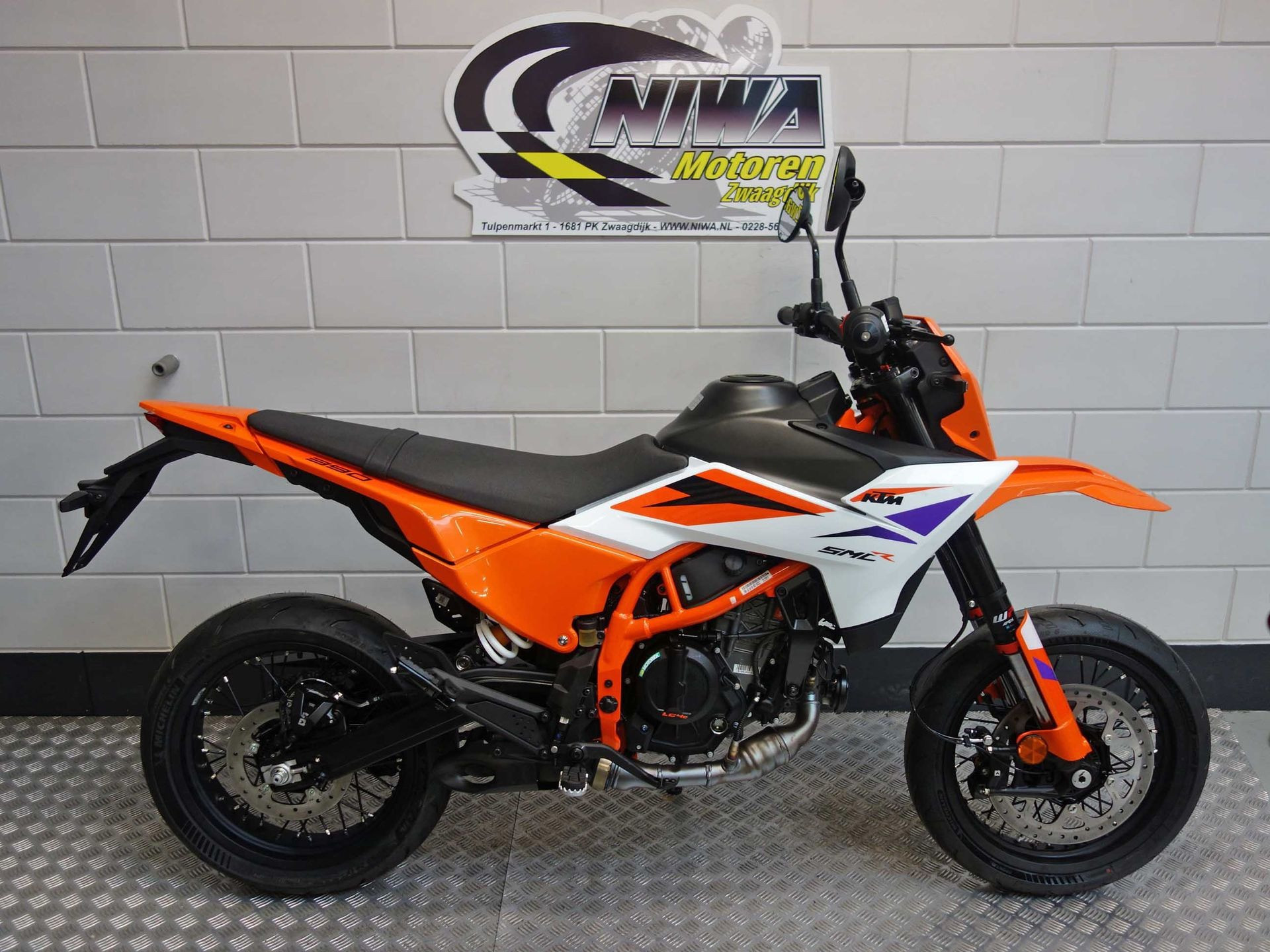 56632301-1 Nieuwe KTM 390 supermotard met 390cc motor uit 2026 bij NIWA Motoren
