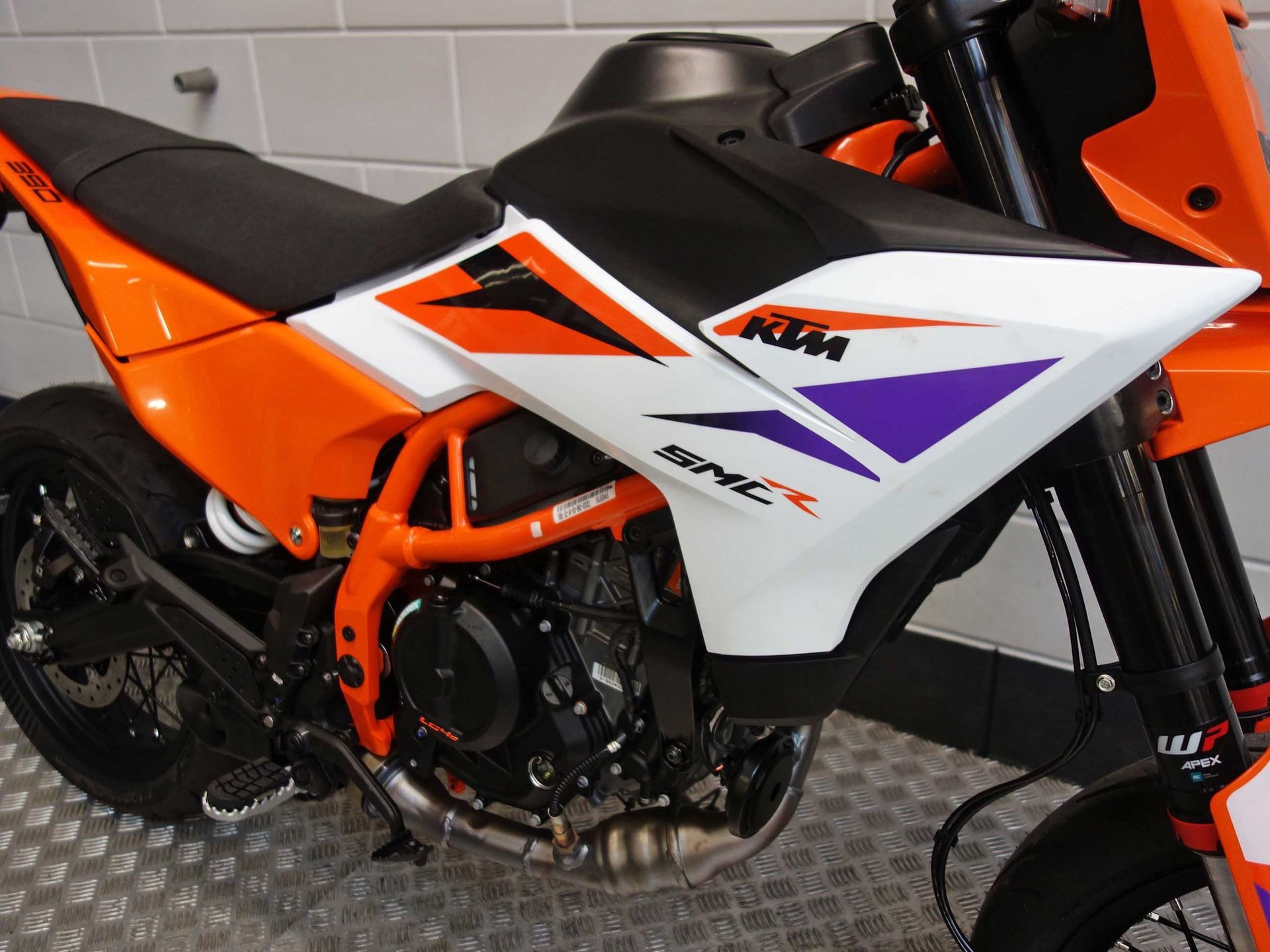 56632301-4 Nieuwe KTM 390 supermotard met 390cc motor uit 2026 bij NIWA Motoren