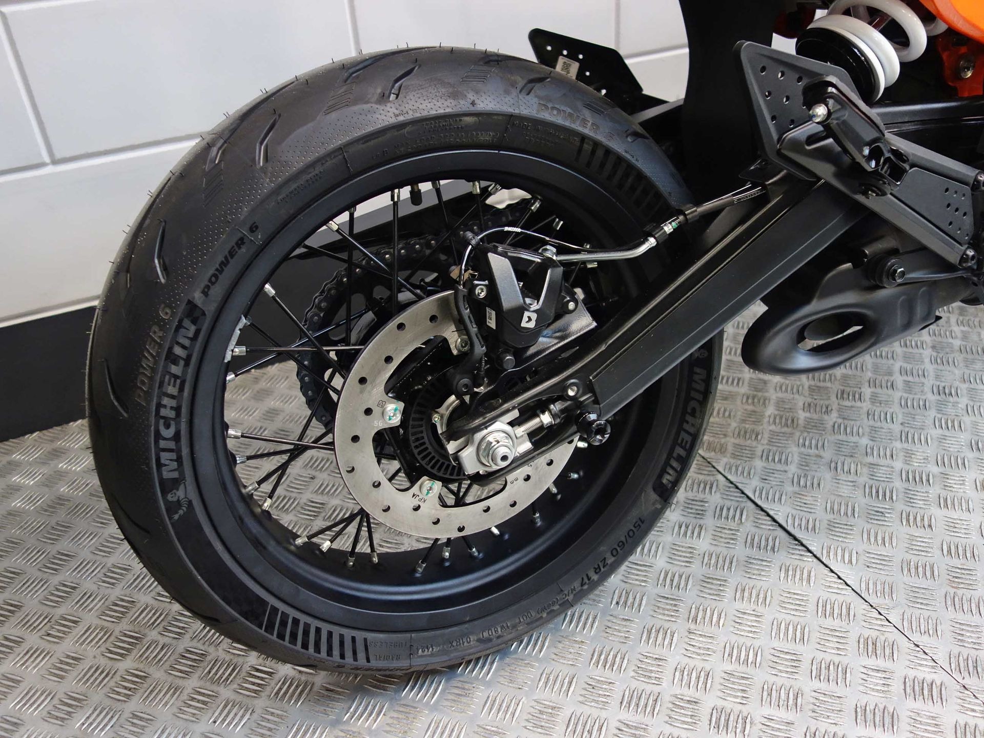 56632301-6 Nieuwe KTM 390 supermotard met 390cc motor uit 2026 bij NIWA Motoren