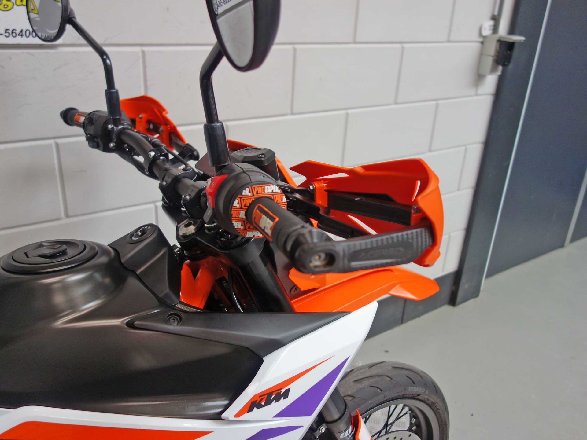 56632306-5 Gebruikte KTM 390 supermotard met 399cc motor uit 2025 bij NIWA Motoren