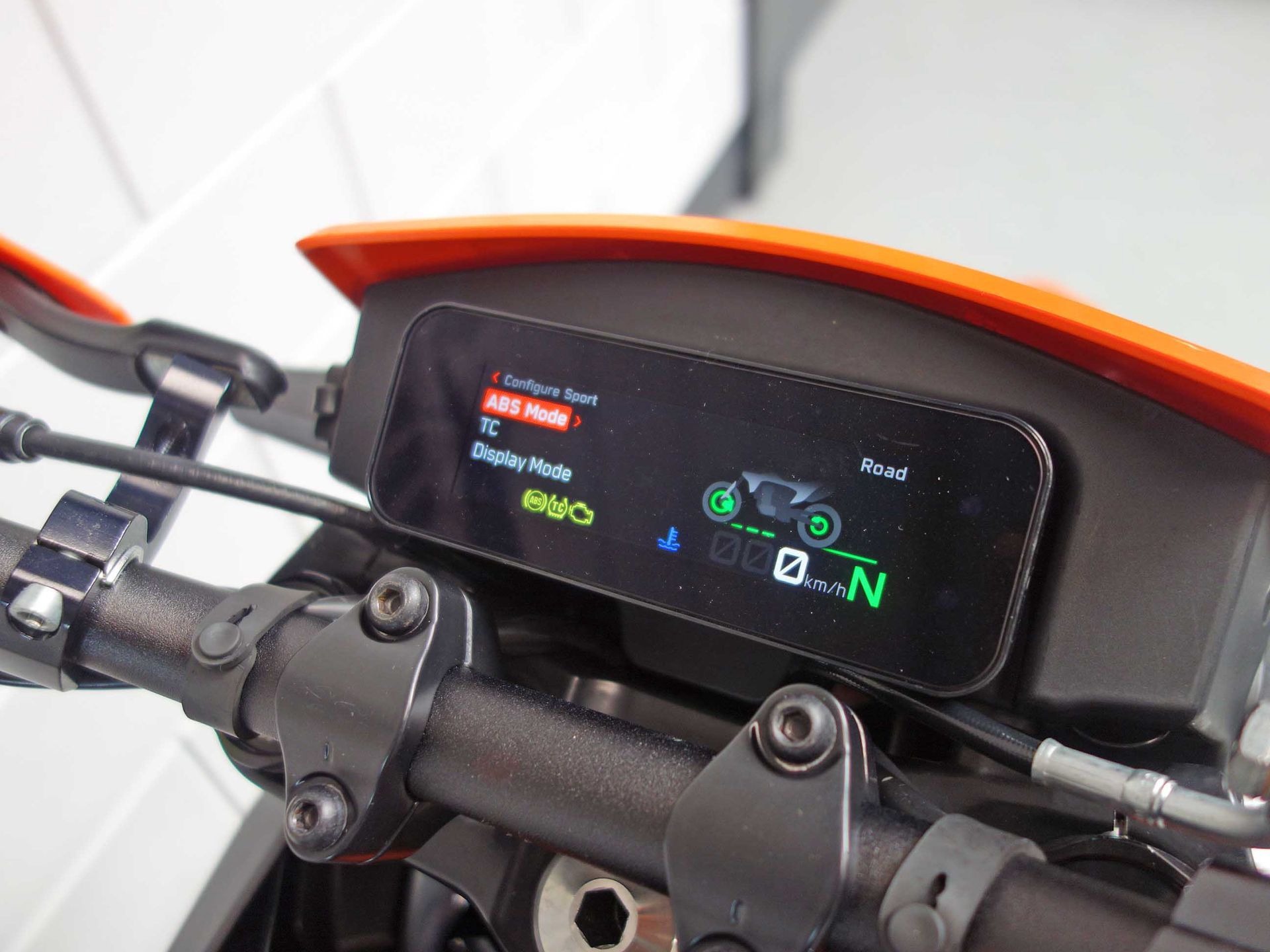 56632306-6 Gebruikte KTM 390 supermotard met 399cc motor uit 2025 bij NIWA Motoren
