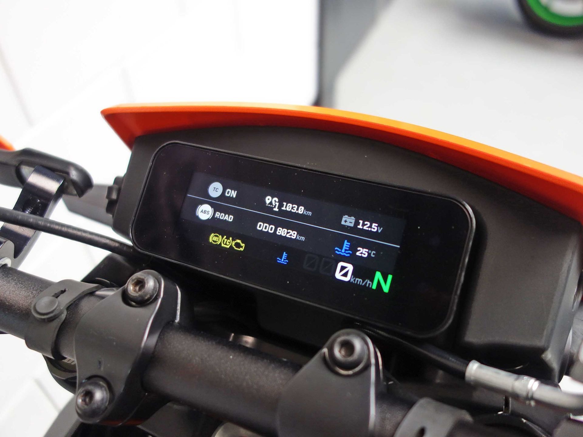 56632306-8 Gebruikte KTM 390 supermotard met 399cc motor uit 2025 bij NIWA Motoren