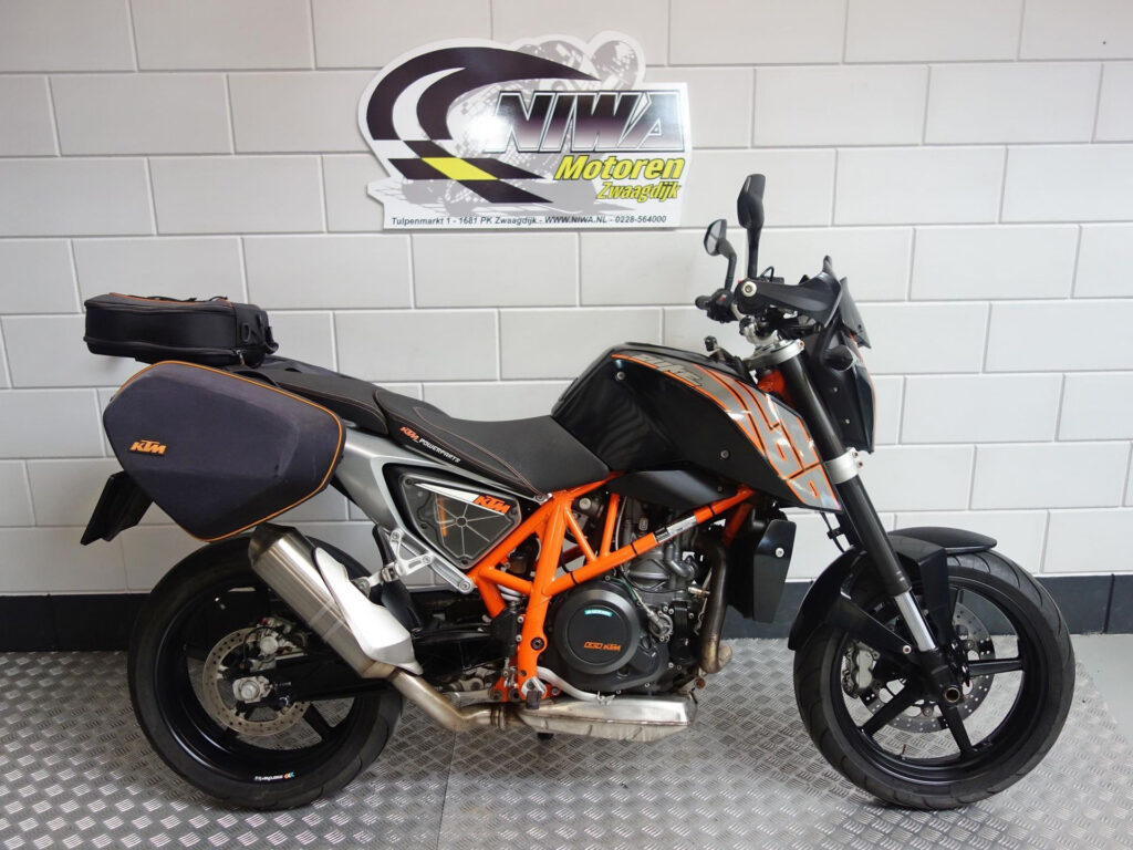 Gebruikte KTM 690 naked bike met 690cc motor uit 2012 bij NIWA Motoren