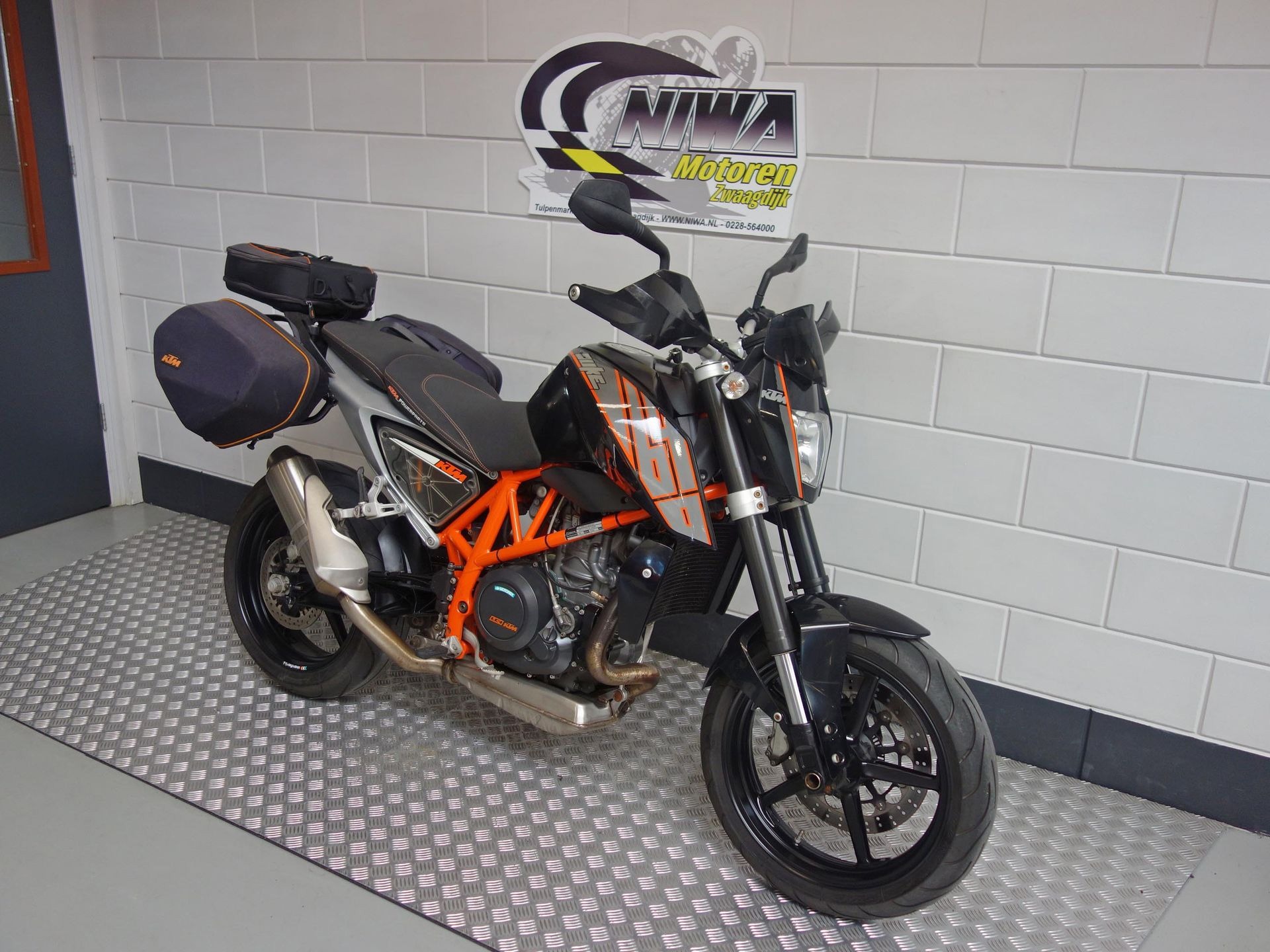 56632319-2 Gebruikte KTM 690 naked bike met 690cc motor uit 2012 bij NIWA Motoren