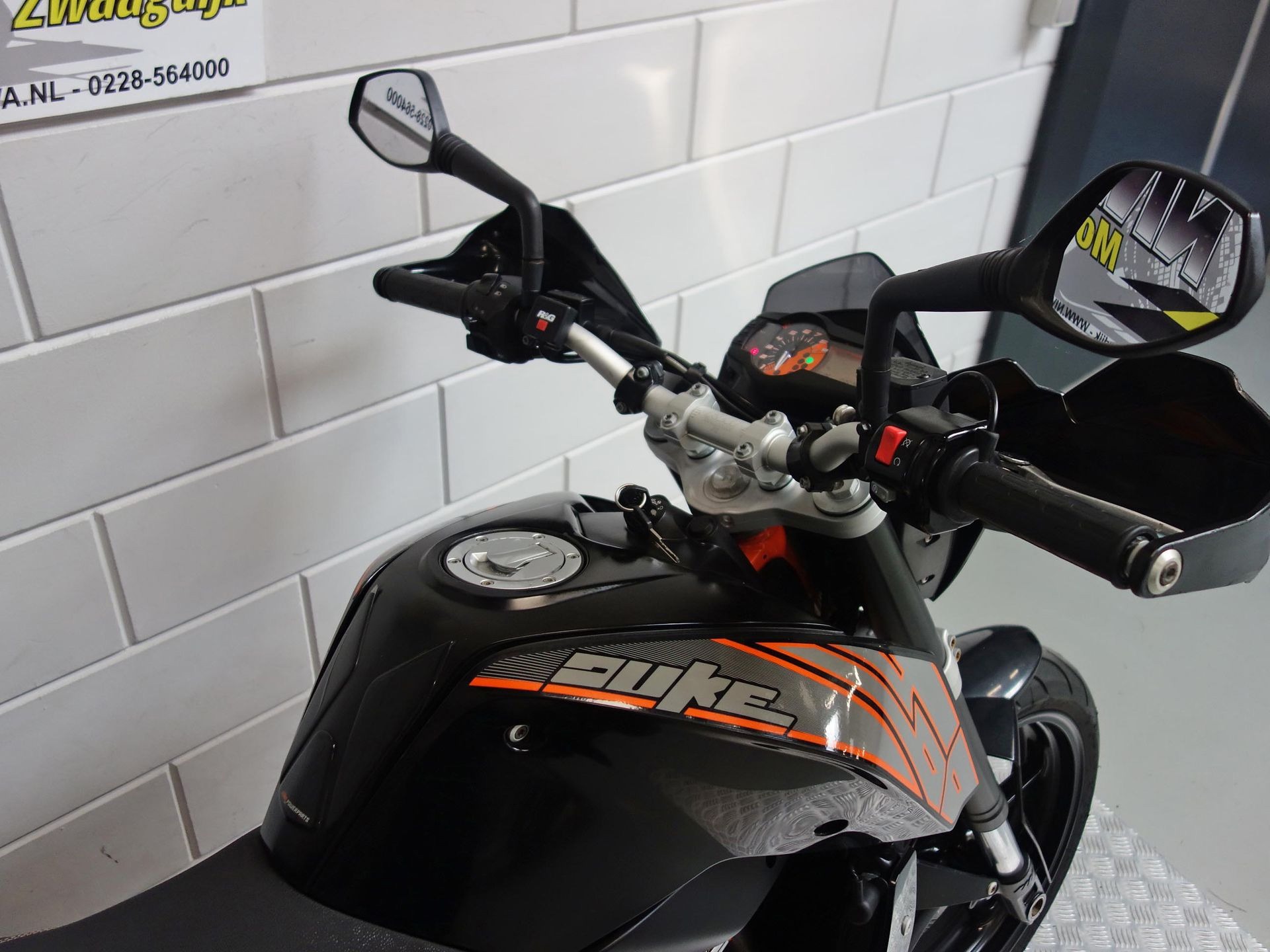 56632319-5 Gebruikte KTM 690 naked bike met 690cc motor uit 2012 bij NIWA Motoren