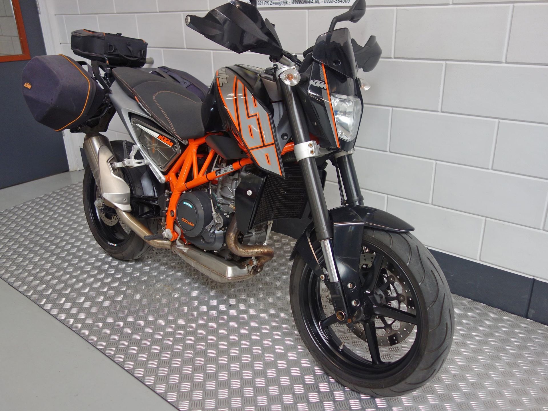 56632319-6 Gebruikte KTM 690 naked bike met 690cc motor uit 2012 bij NIWA Motoren