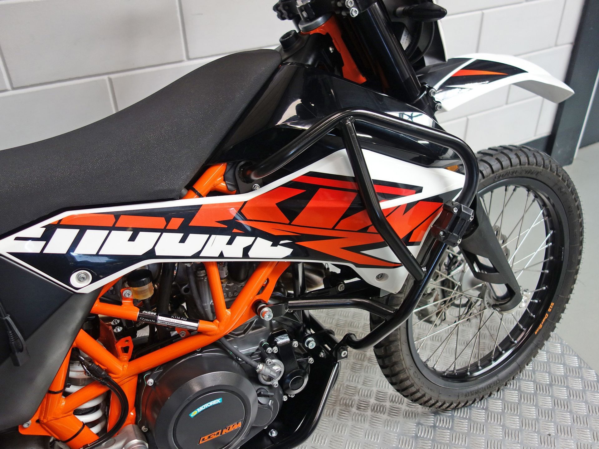 56632336-8 Gebruikte KTM 690 enduro met 690cc motor uit 2017 bij NIWA Motoren