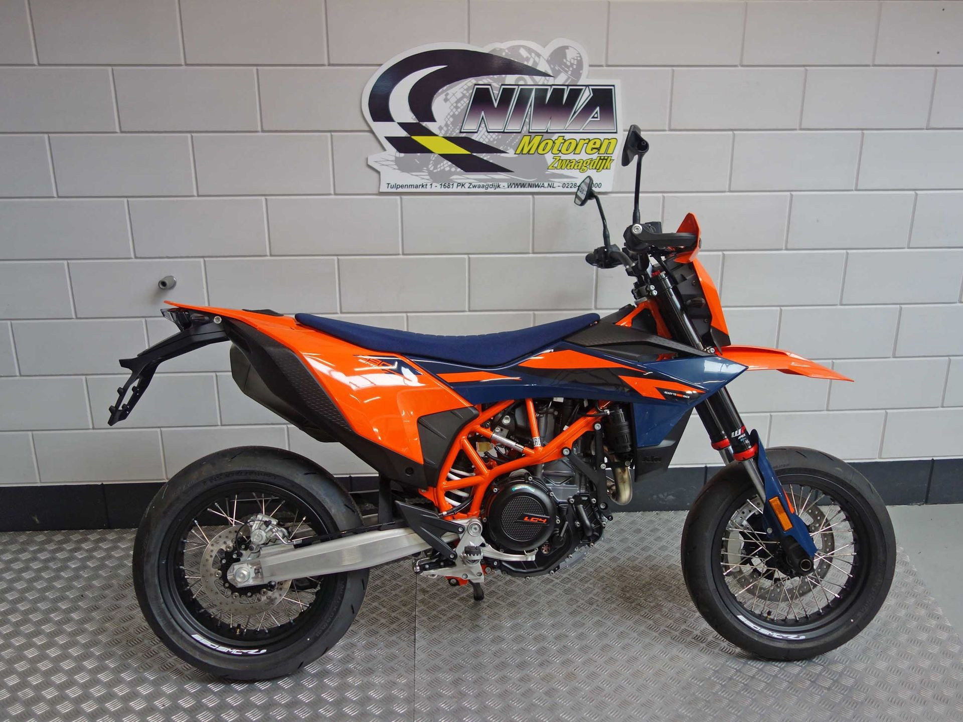 56632343-1 Nieuwe KTM 690 supermotard met 692cc motor uit 2026 bij NIWA Motoren