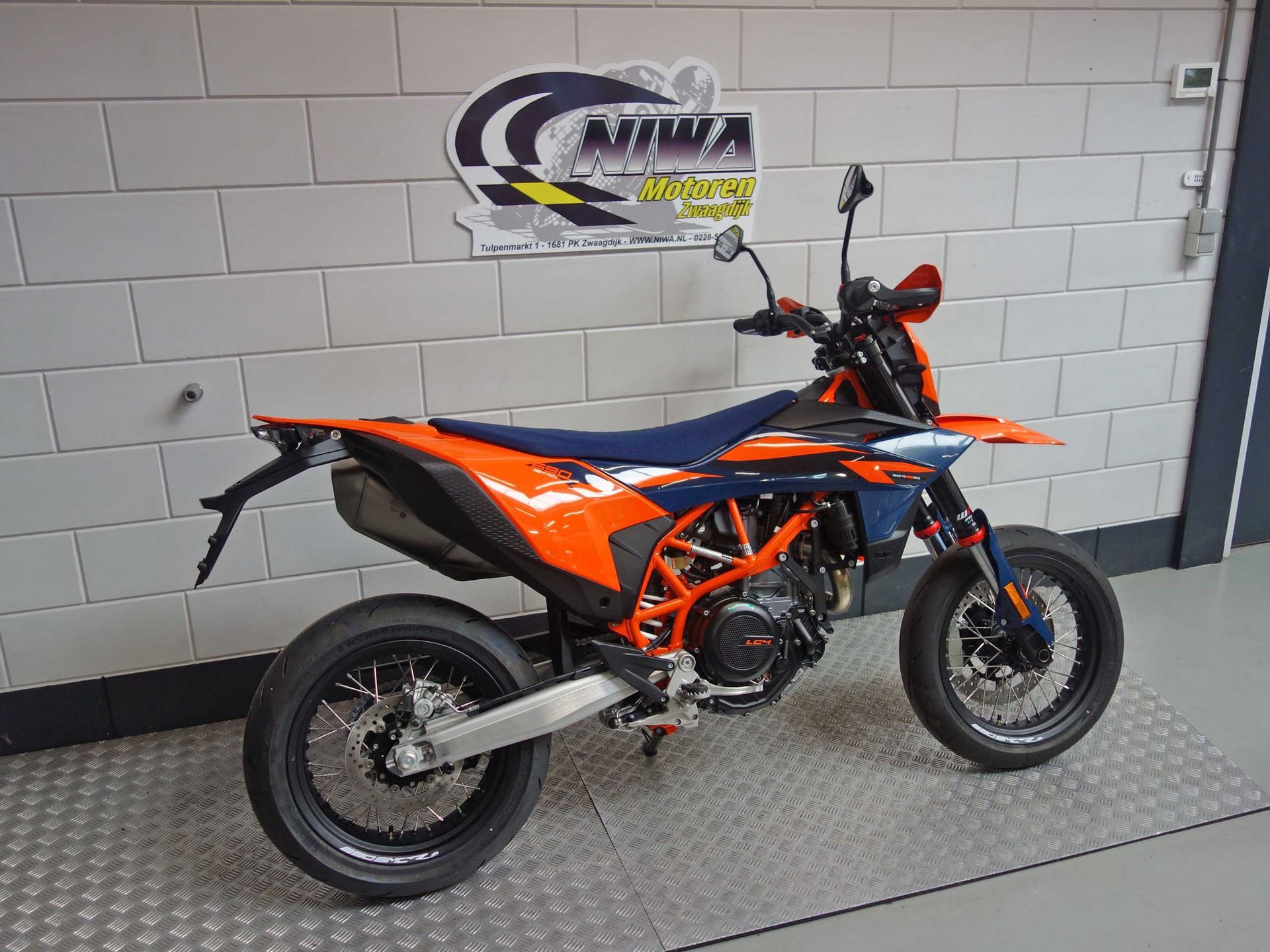 56632343-2 Nieuwe KTM 690 supermotard met 692cc motor uit 2026 bij NIWA Motoren