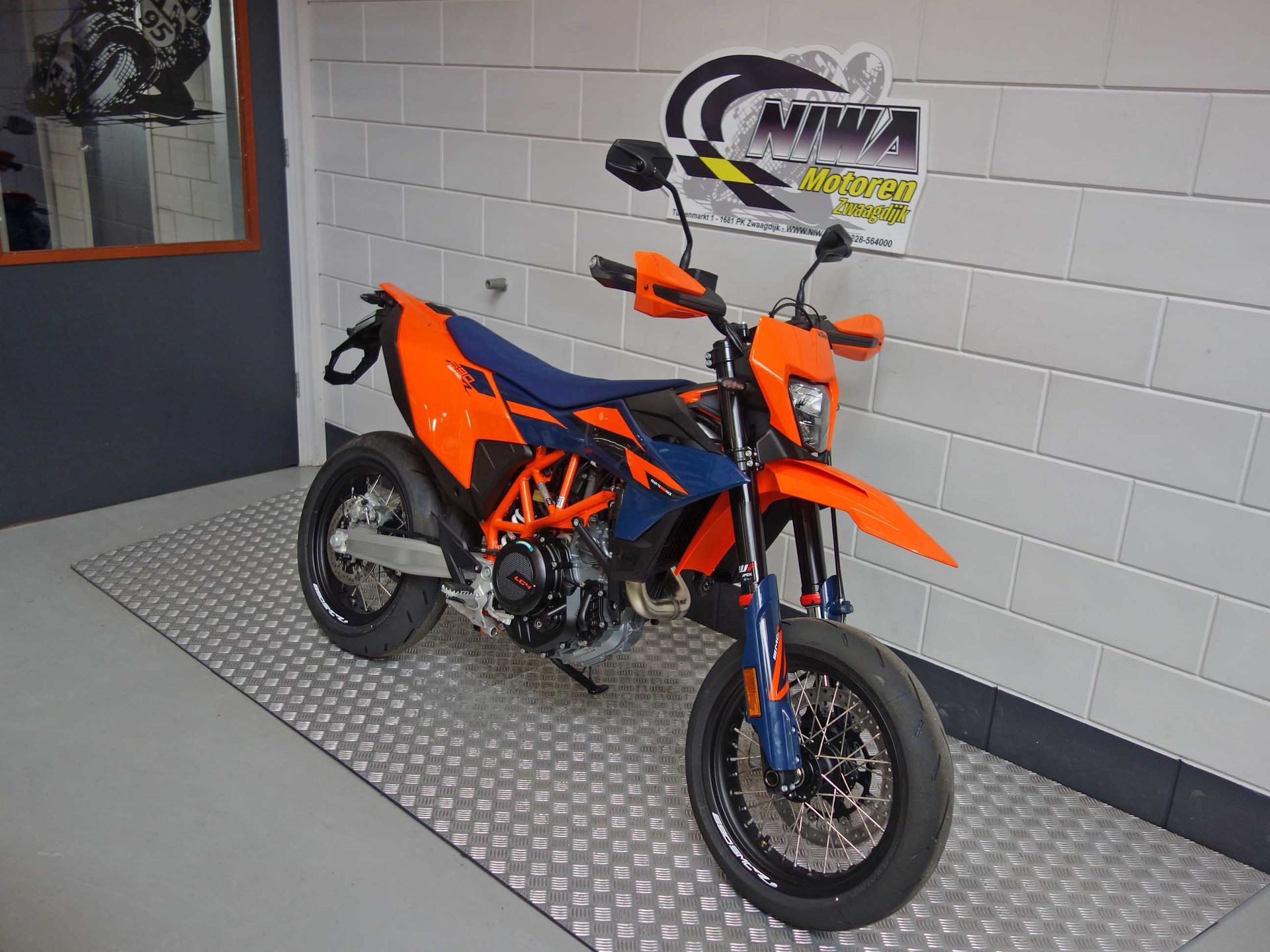 56632343-3 Nieuwe KTM 690 supermotard met 692cc motor uit 2026 bij NIWA Motoren