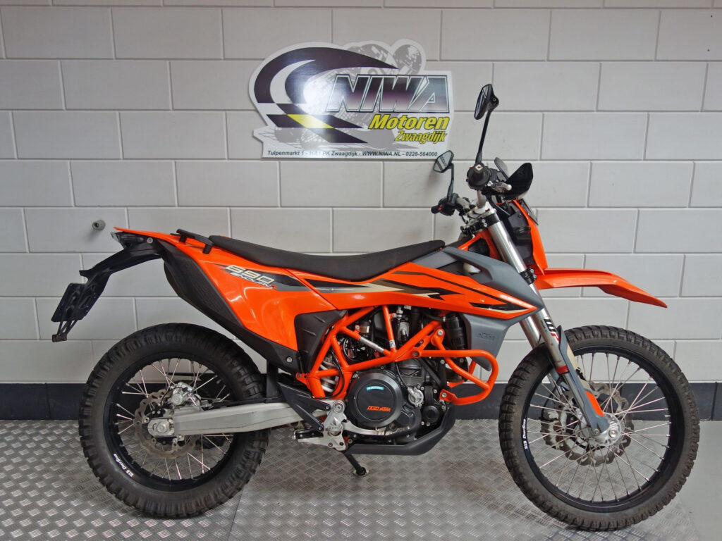 Gebruikte KTM 690 enduro met 693cc motor uit 2023 bij NIWA Motoren